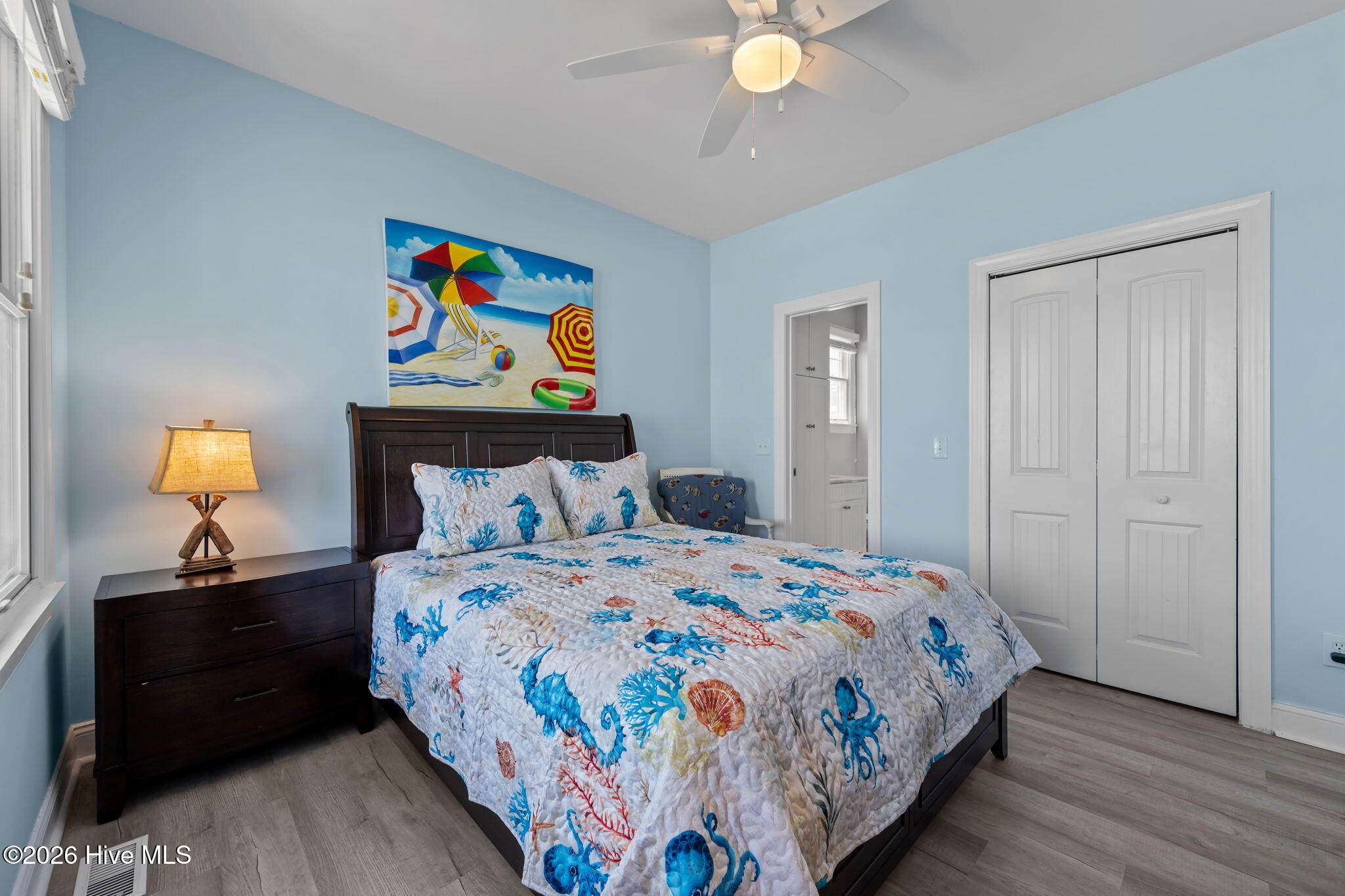 100570241 | Photo 47