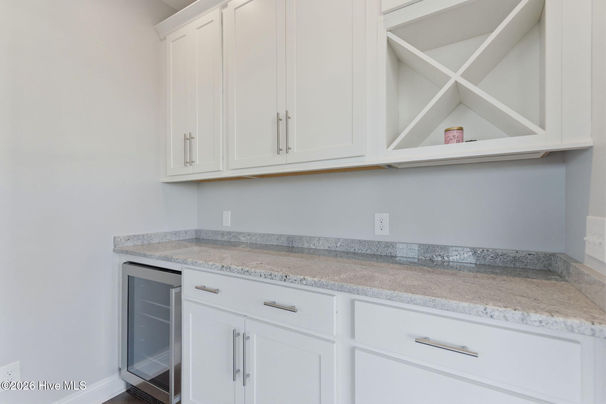 100570056 | Photo 32