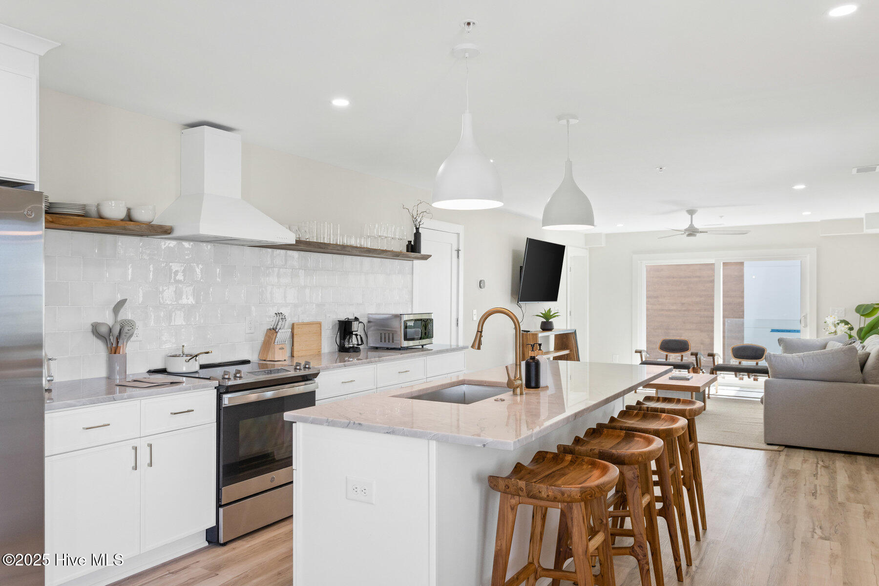 100523208 | Photo 10