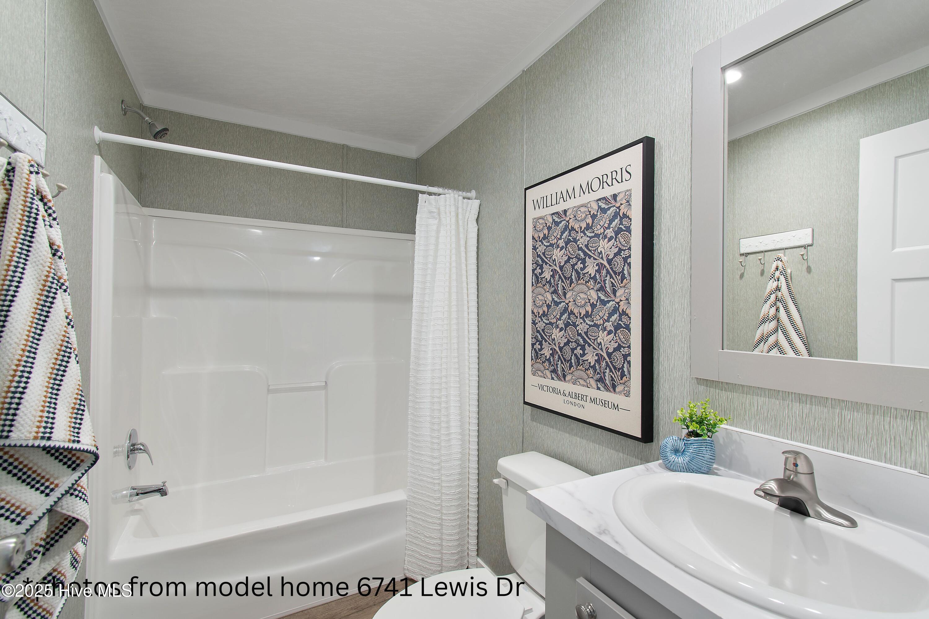 100541882 | Photo 14