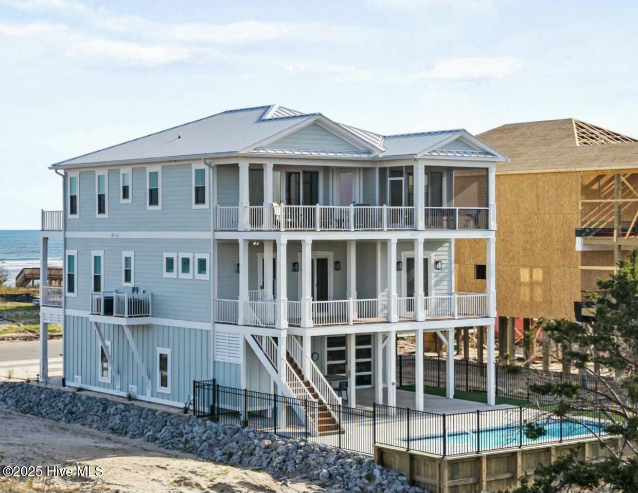 100498532 | Photo 45