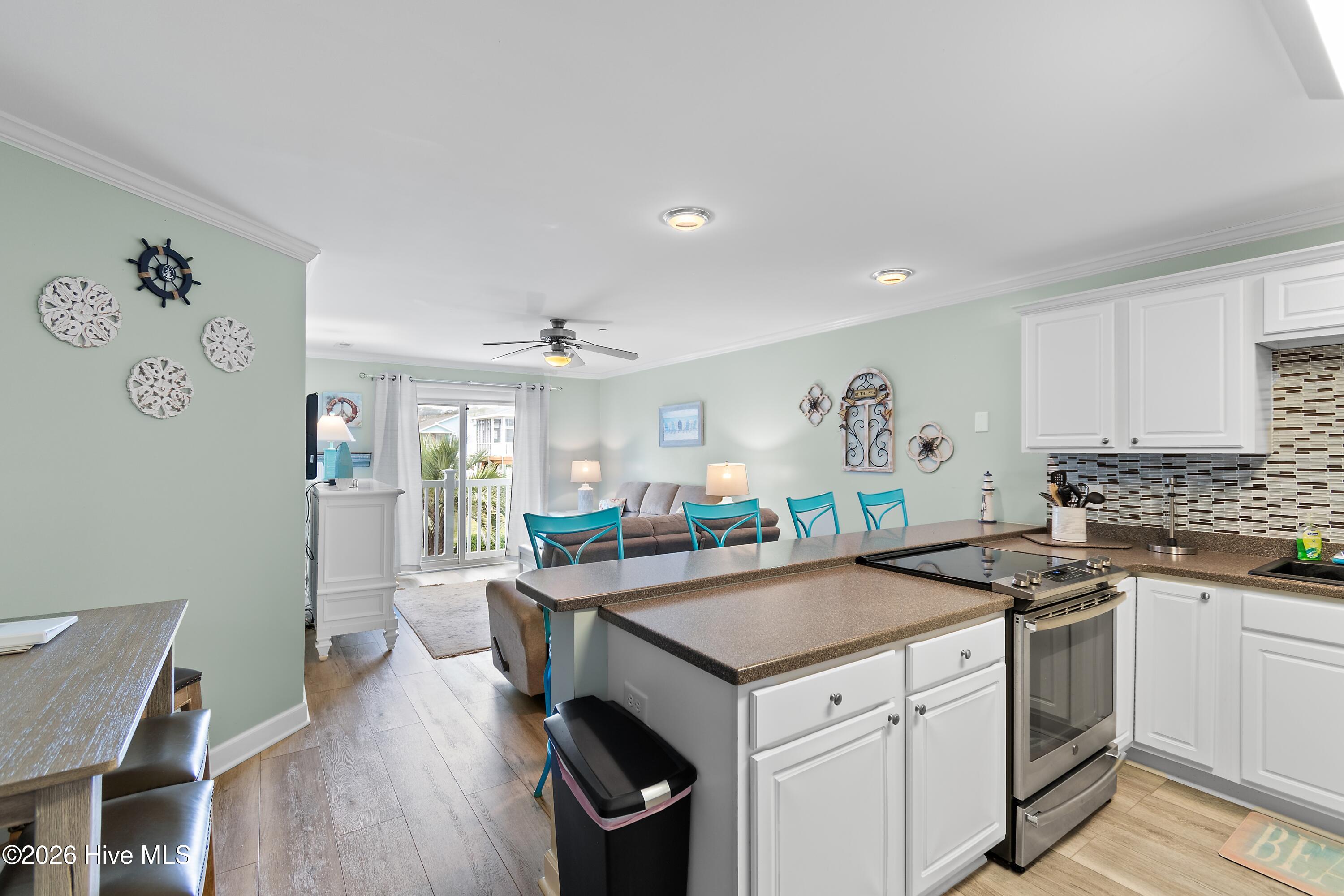 100564870 | Photo 10