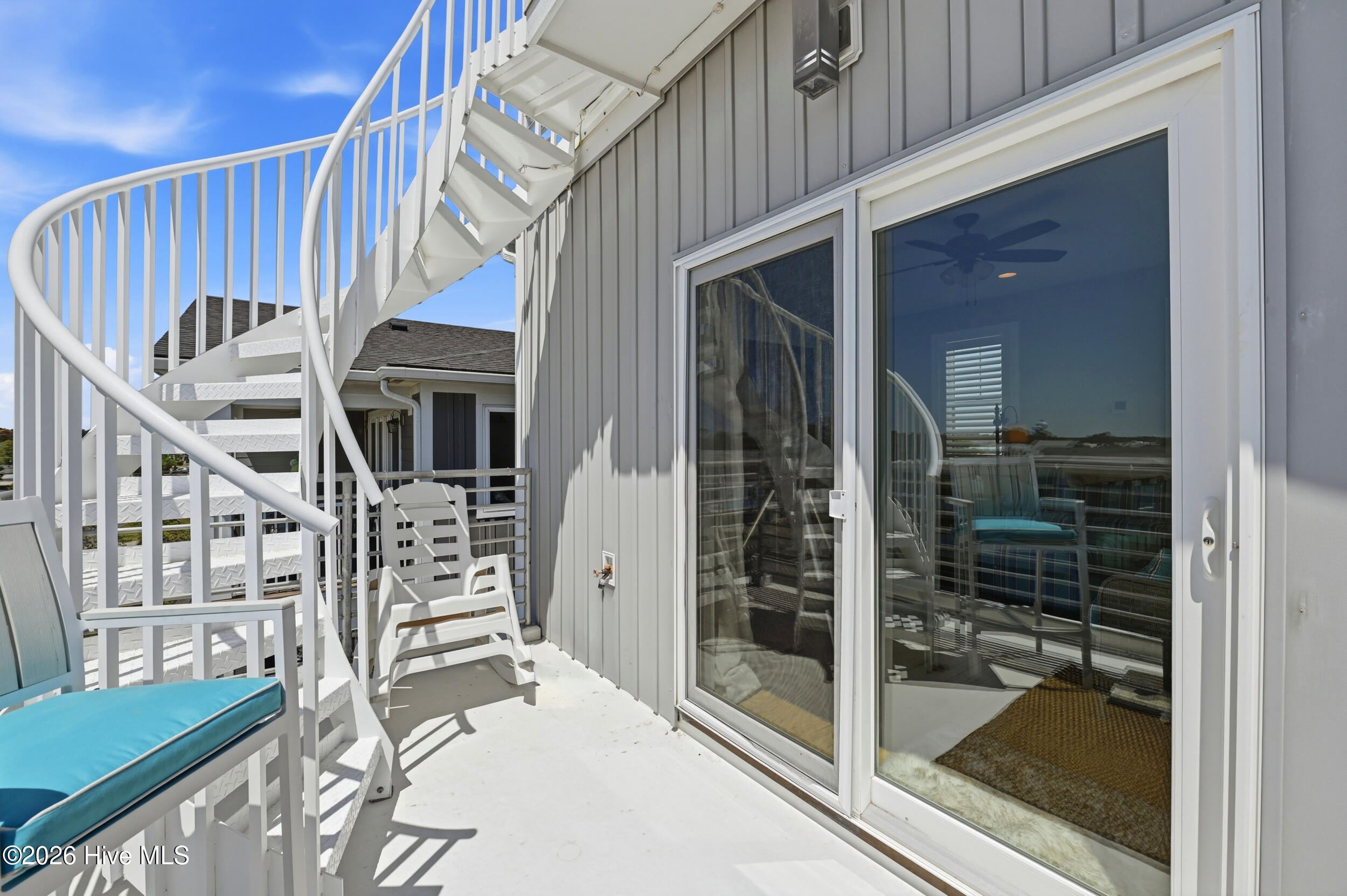 100568408 | Photo 41