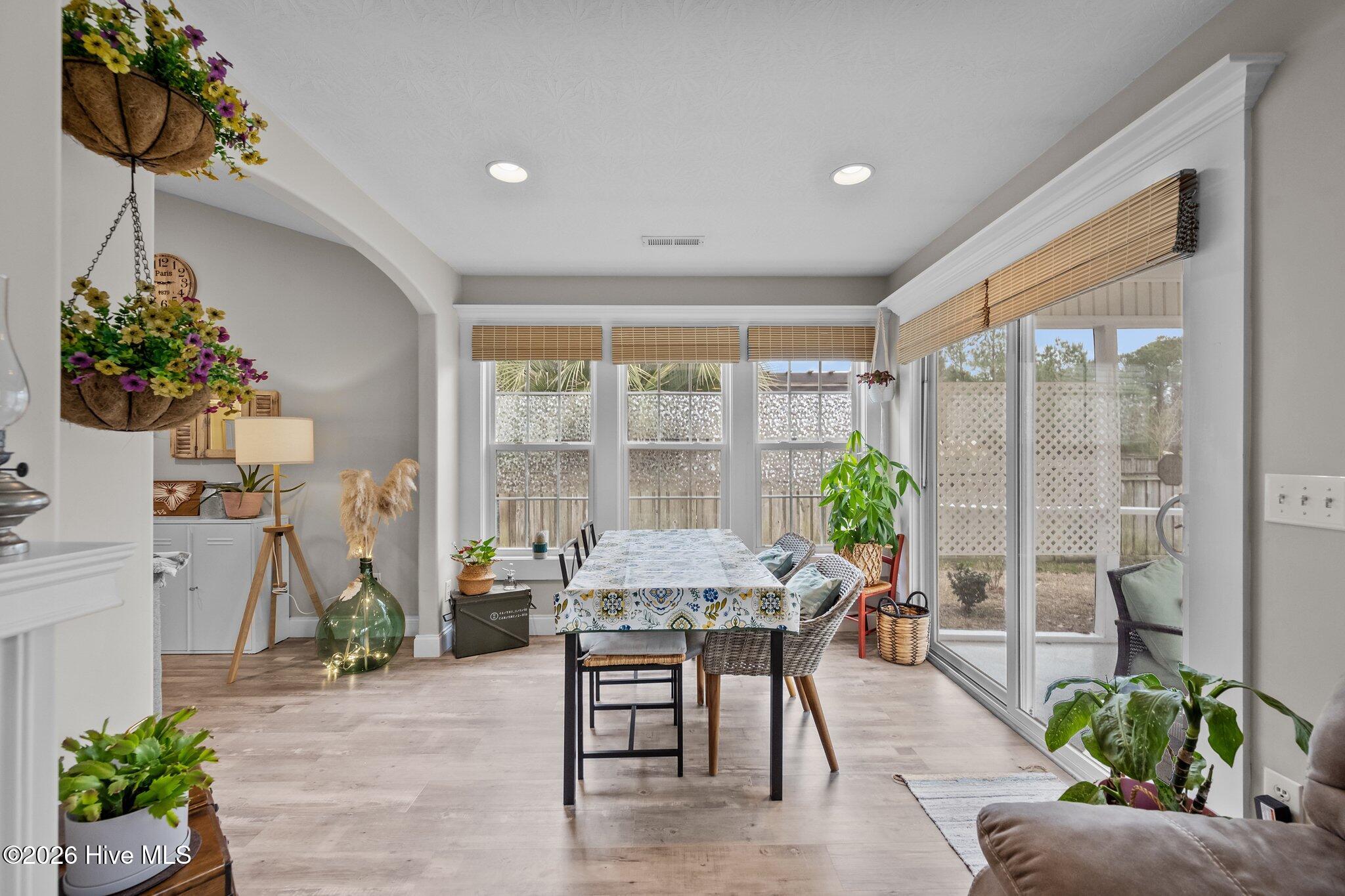 100566120 | Photo 24