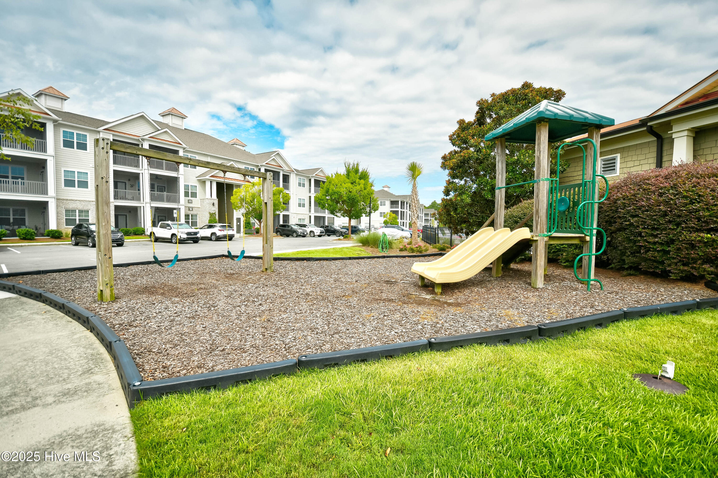 100523607 | Photo 45