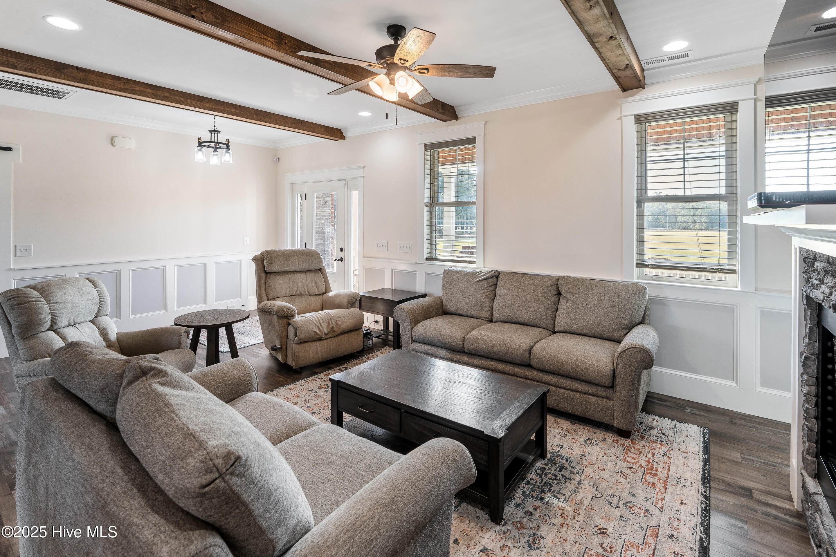 100531551 | Photo 11