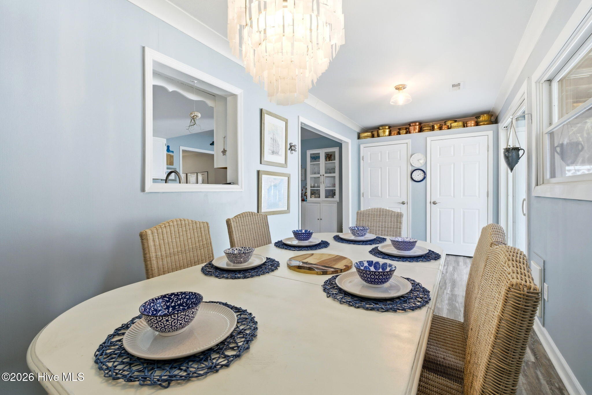 100560185 | Photo 17