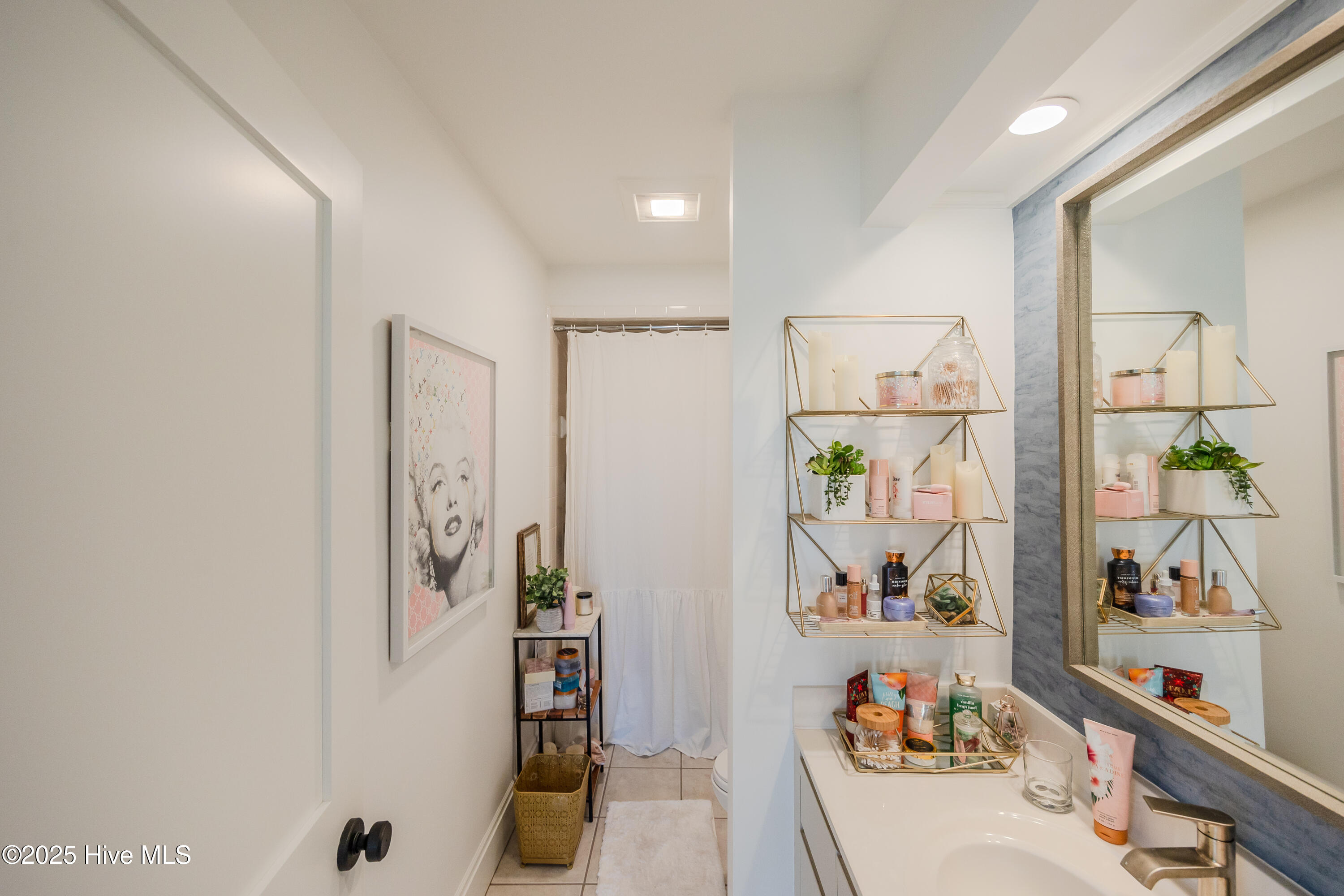 100518193 | Photo 33