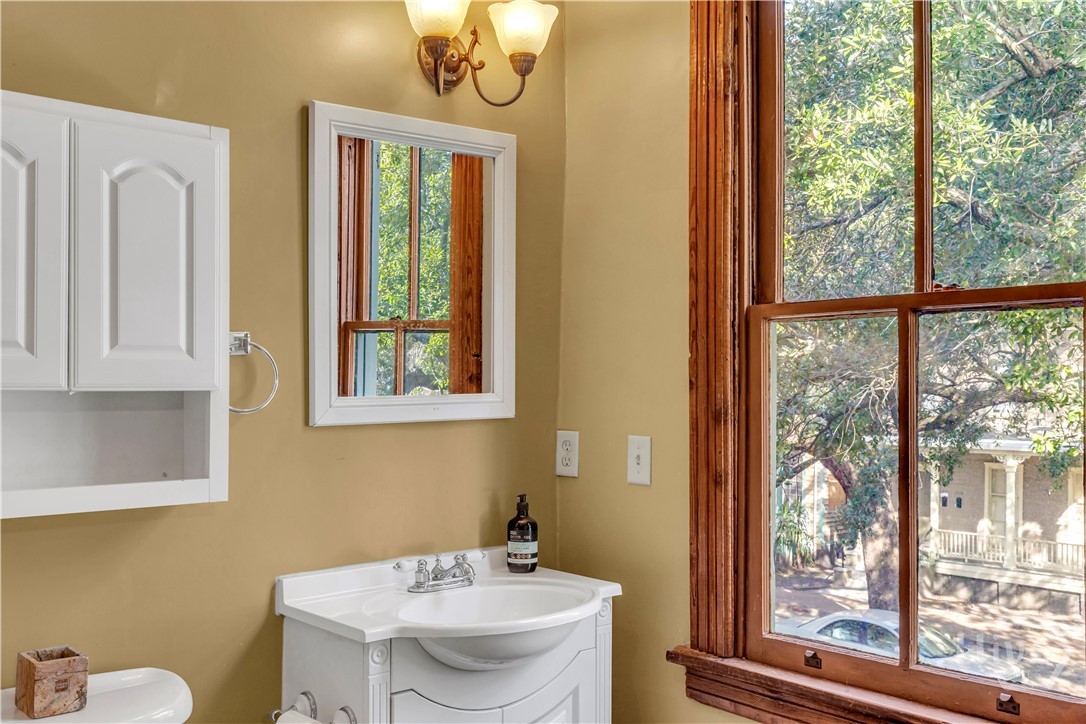 213 W Duffy Street, Savannah, GA, 31401