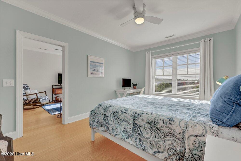 100570367 | Photo 14