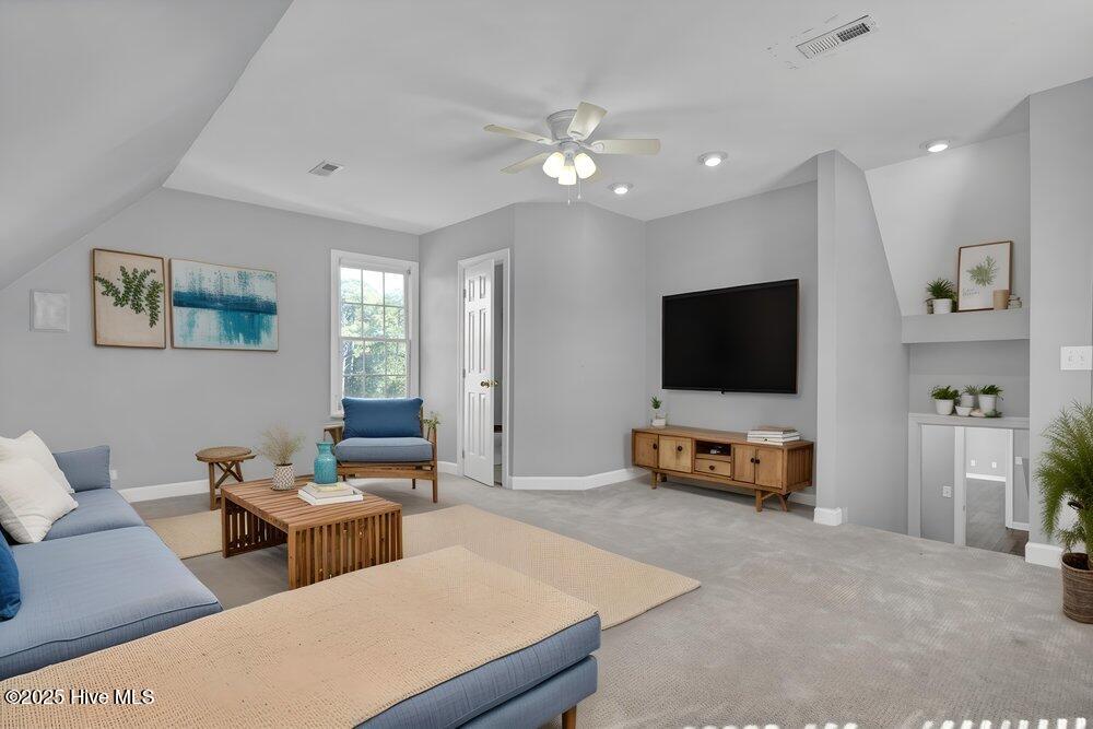 100535458 | Photo 24