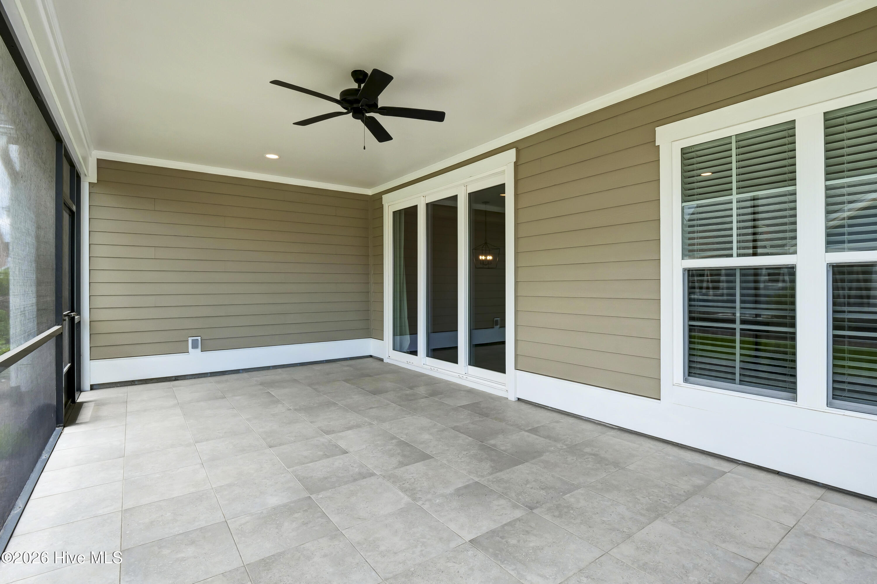 100560216 | Photo 19