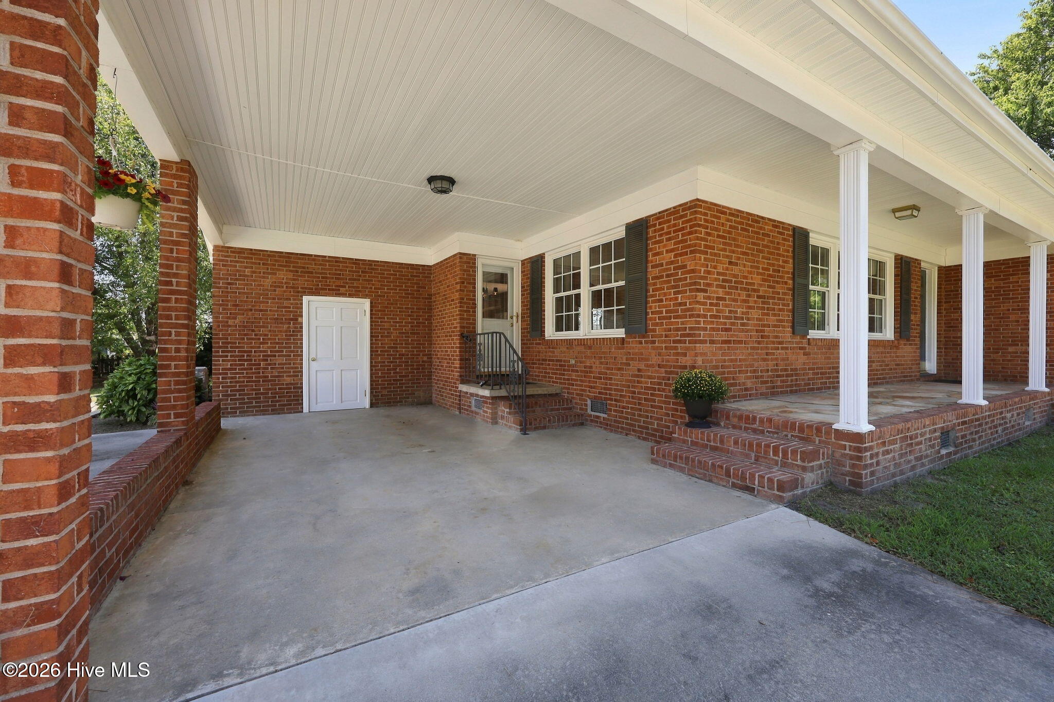 Photo 3 of Single family home for sale at 309 Forest Dr, La Grange, NC 28551 | MLS# 100604903 | Listing updated on 2026-09-20