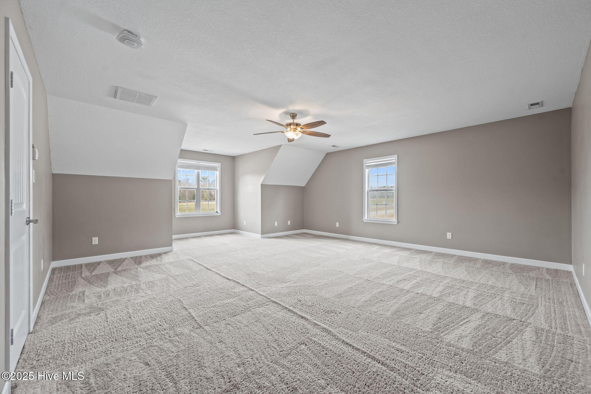 100546071 | Photo 50