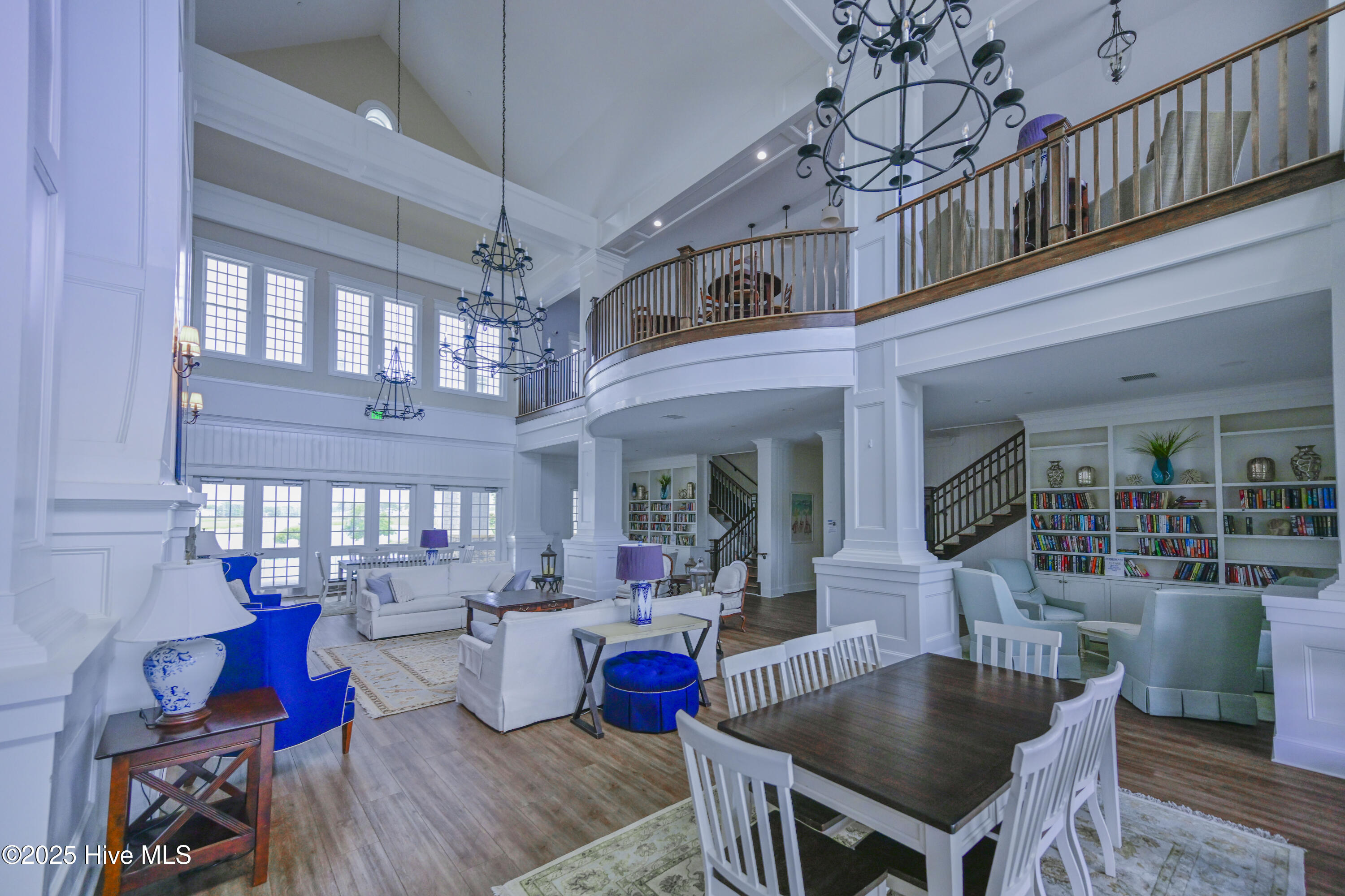 100523770 | Photo 74