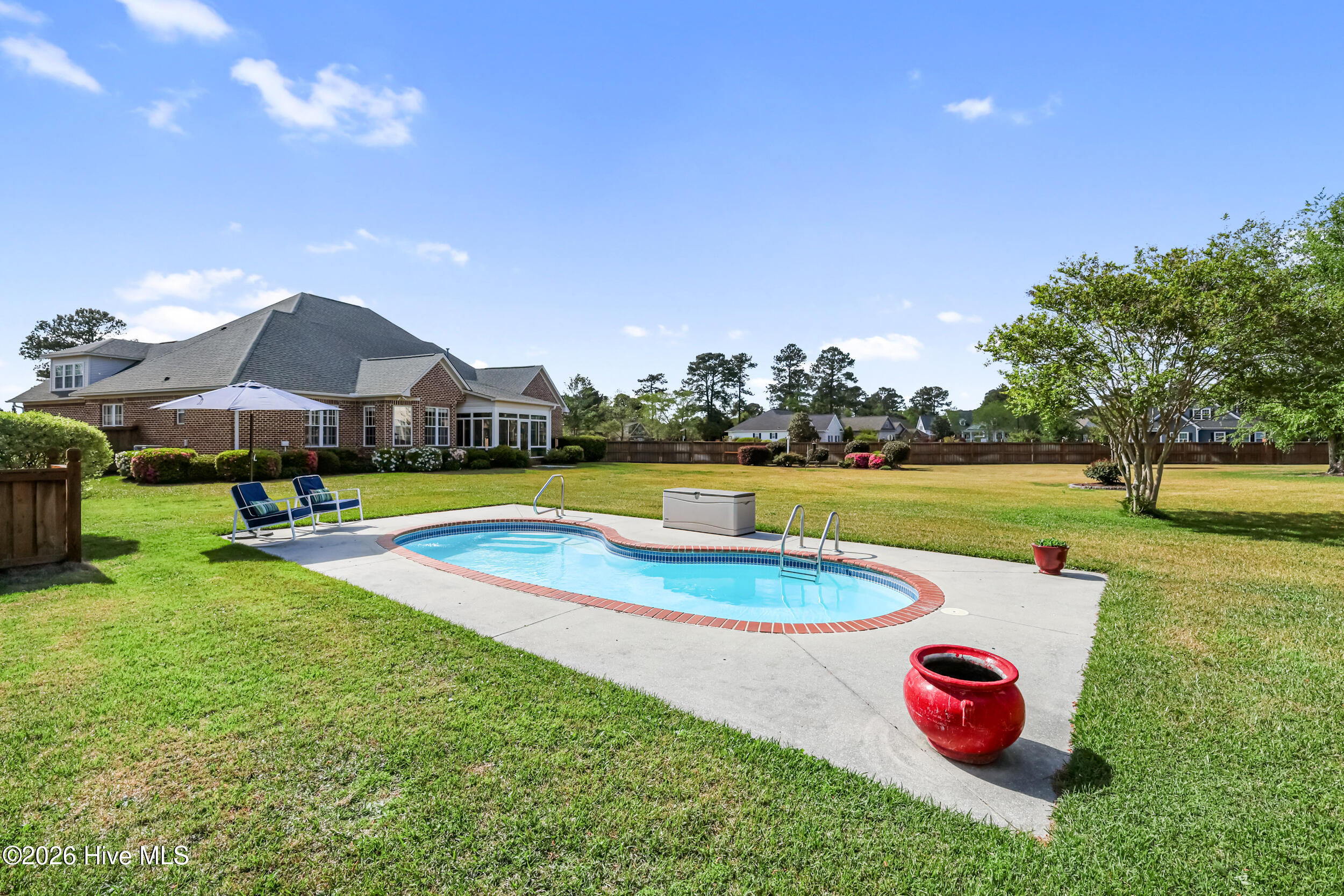 100565285 | Photo 42