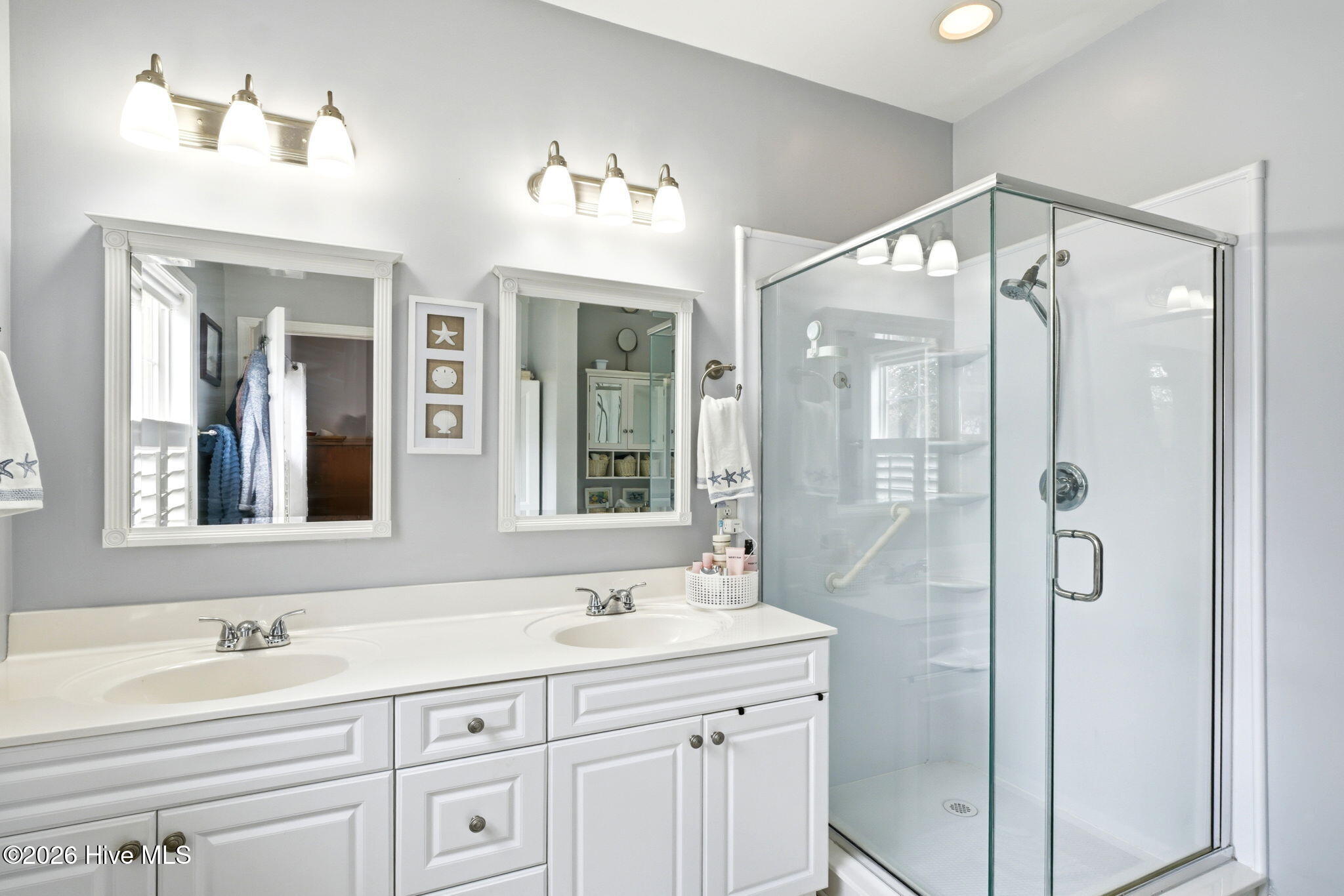 100565063 | Photo 40