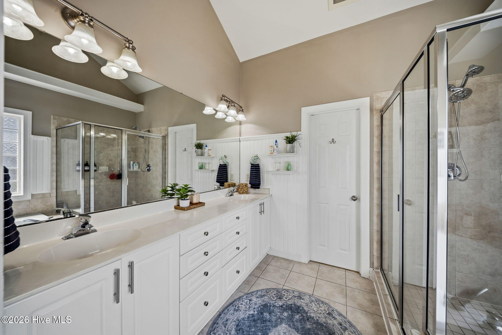 100561515 | Photo 61