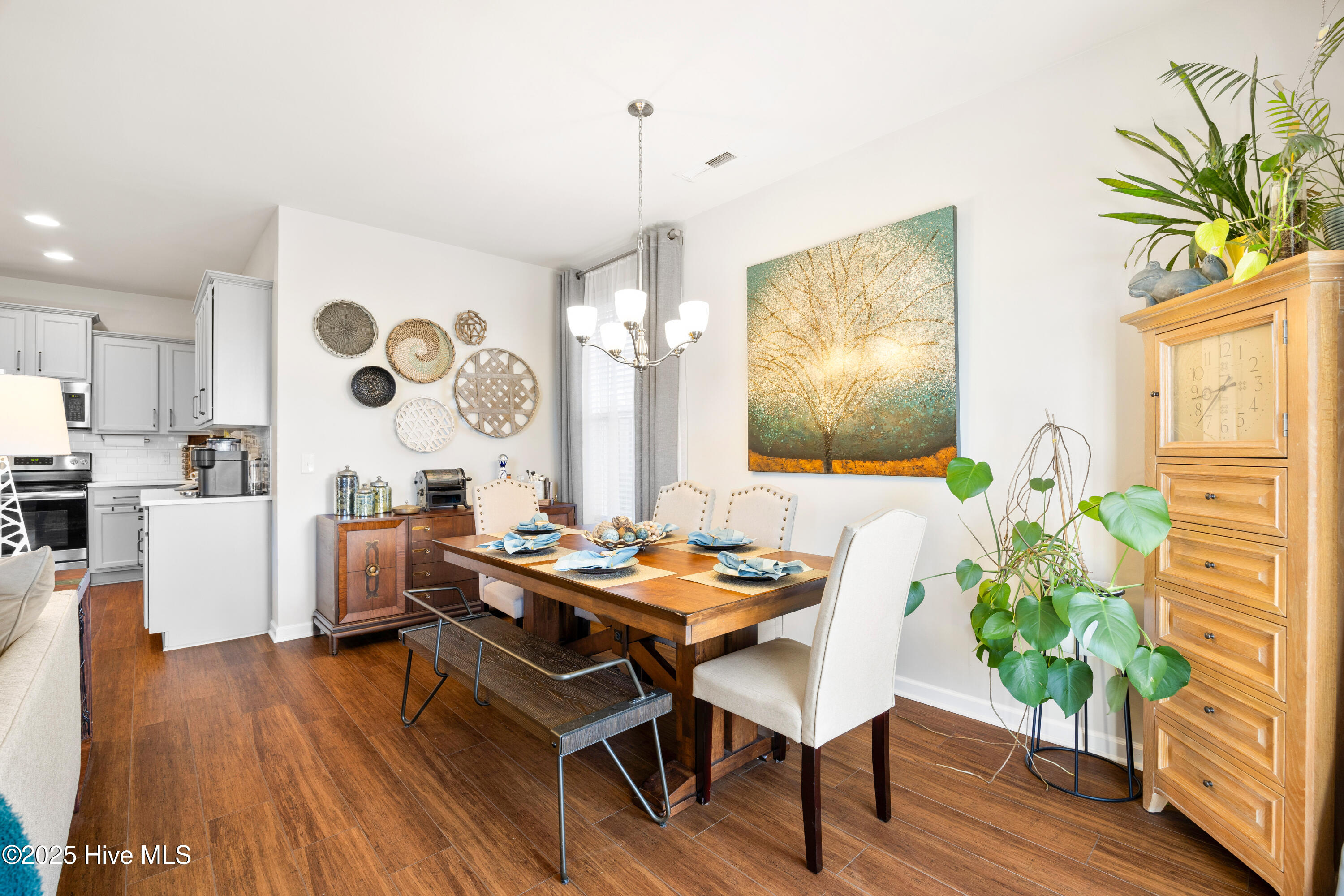 100534608 | Photo 18