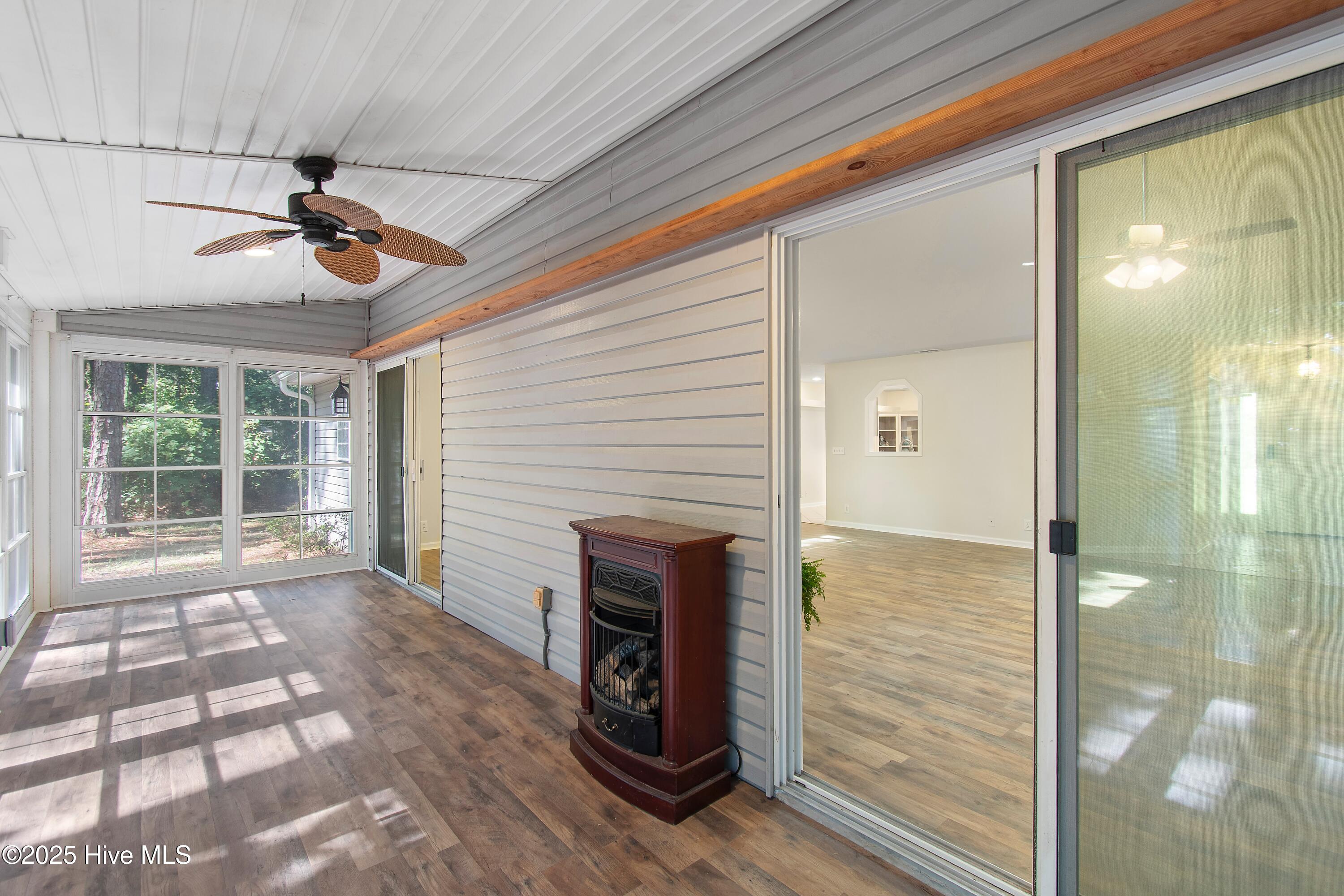 100515628 | Photo 18