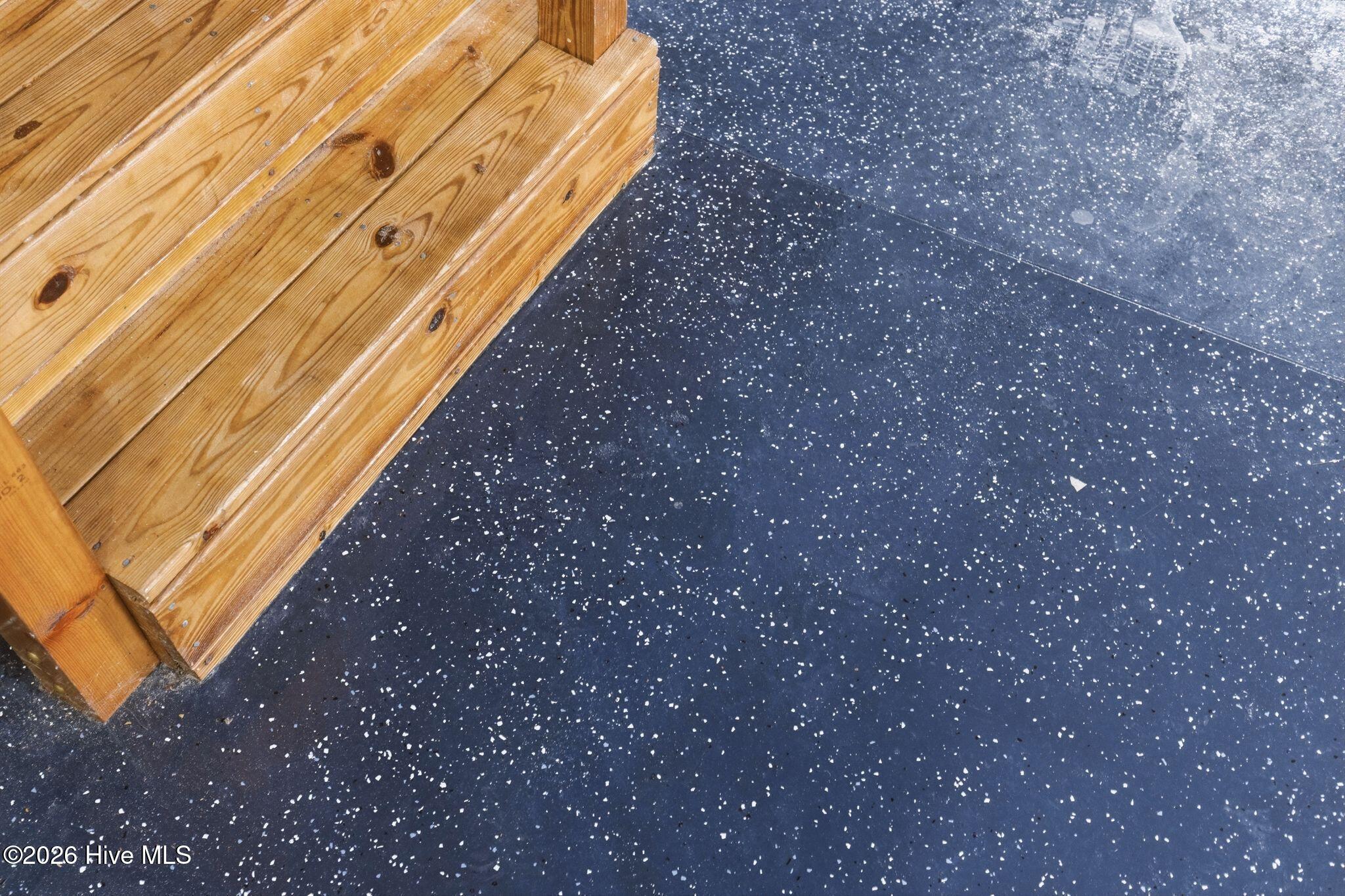 100561180 | Photo 79