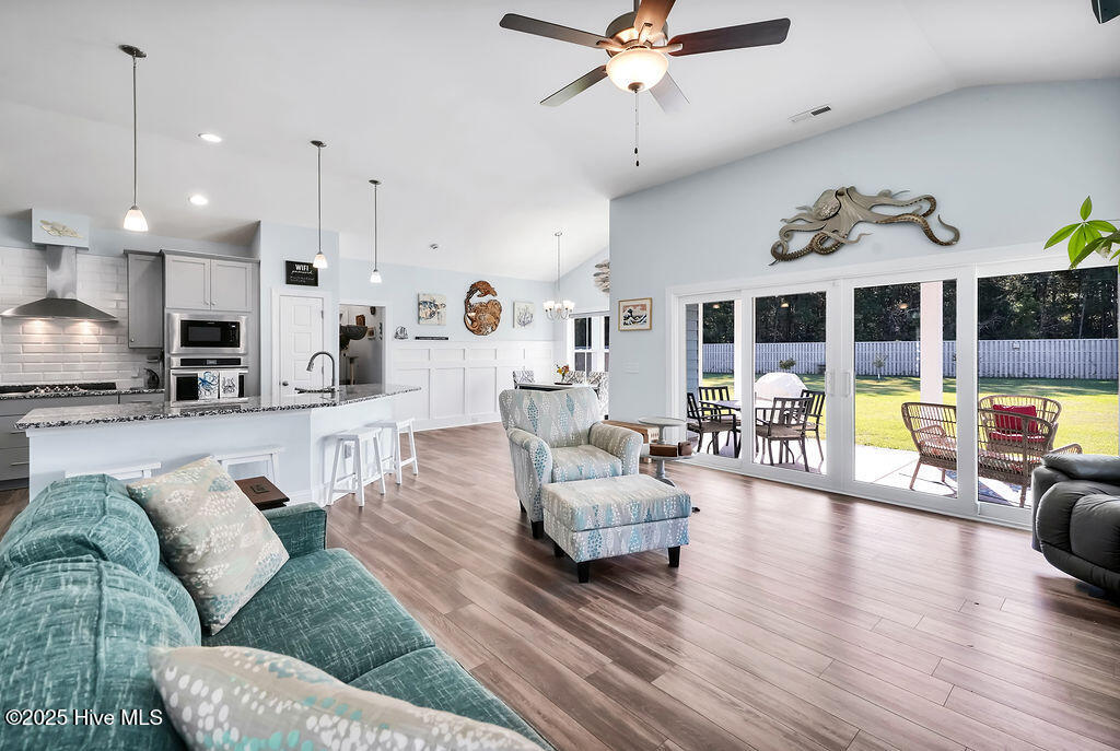 100535905 | Photo 16