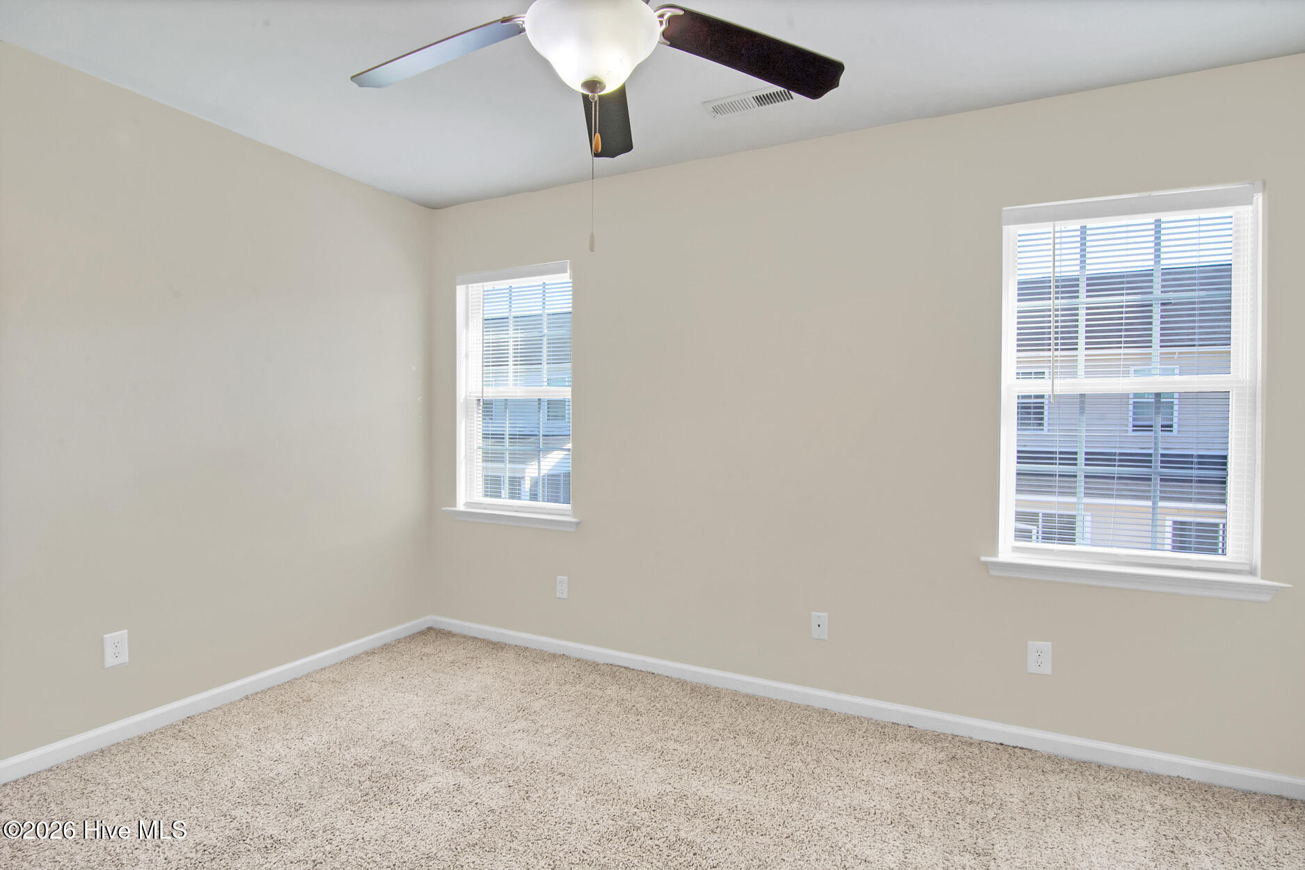 100548163 | Photo 12