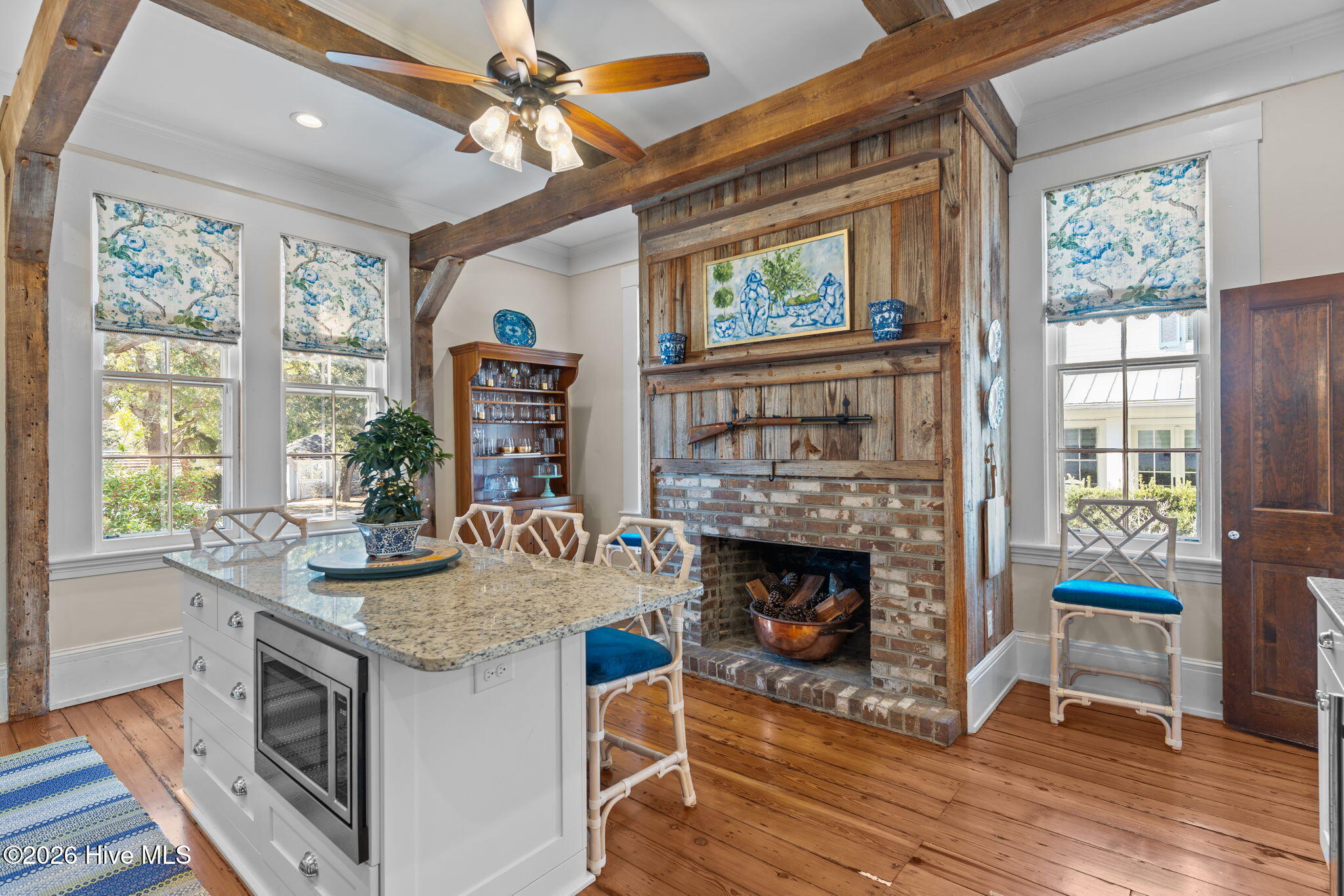 100562122 | Photo 25