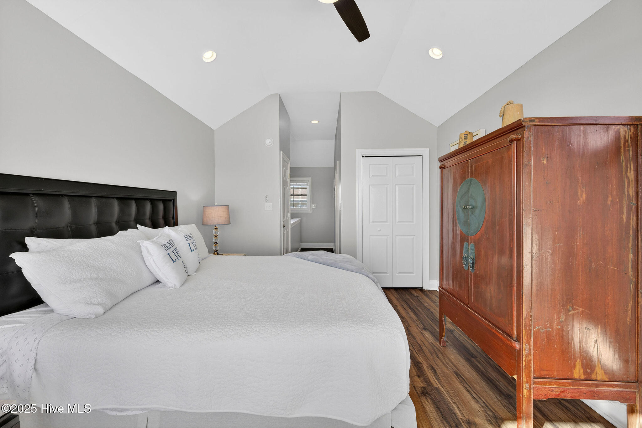 100544779 | Photo 48