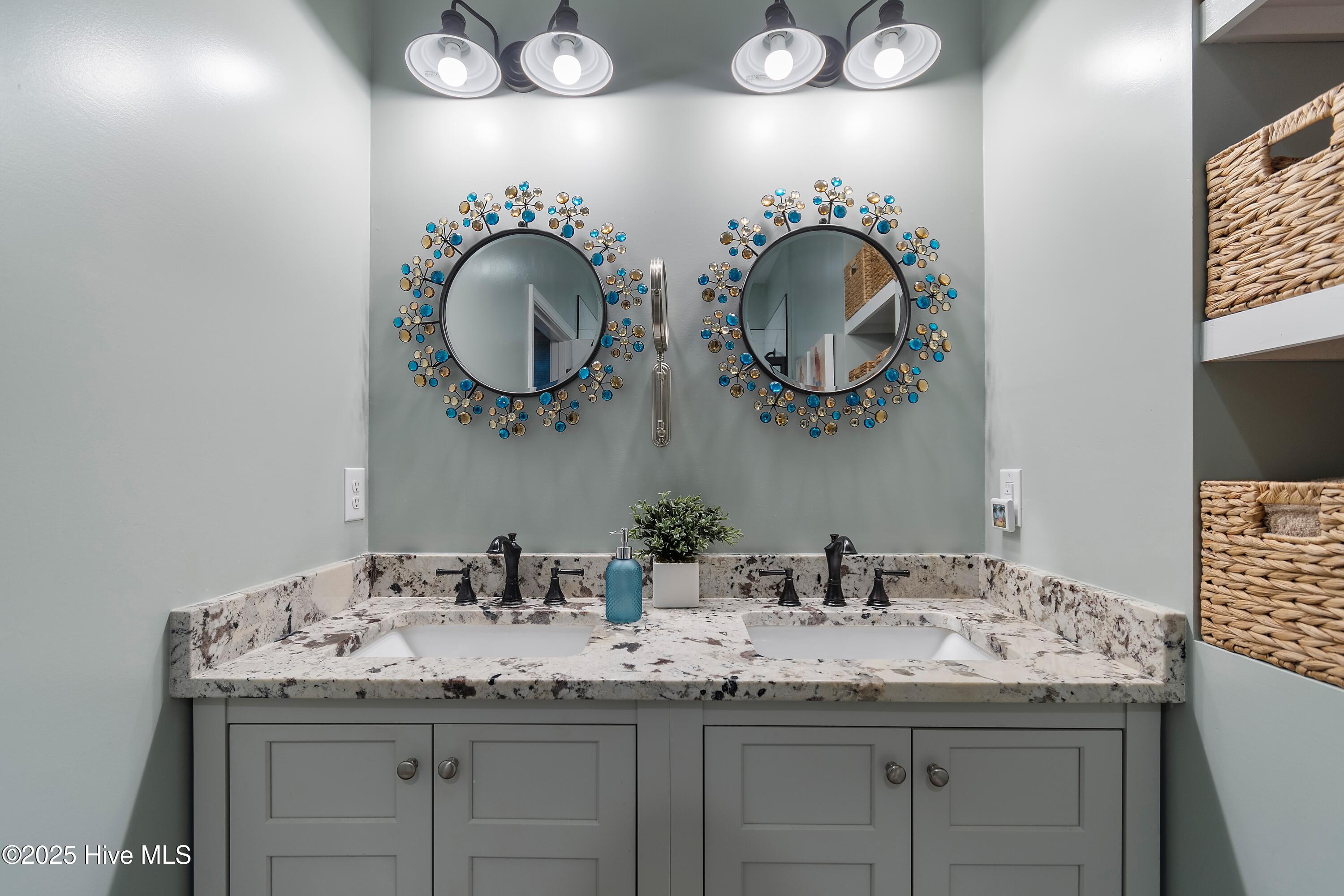 100538437 | Photo 27