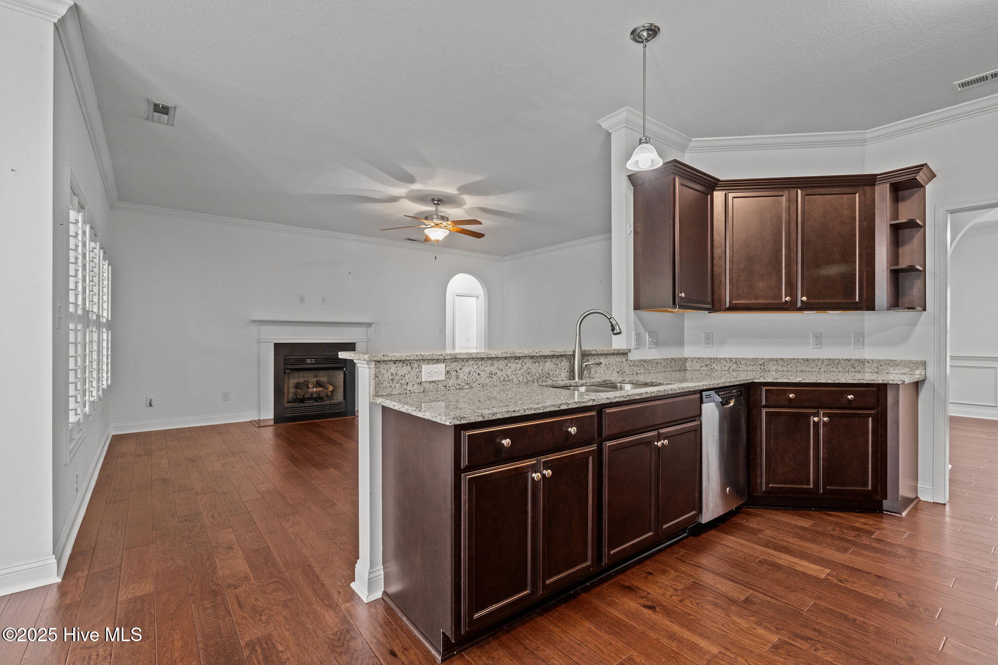 100544125 | Photo 10