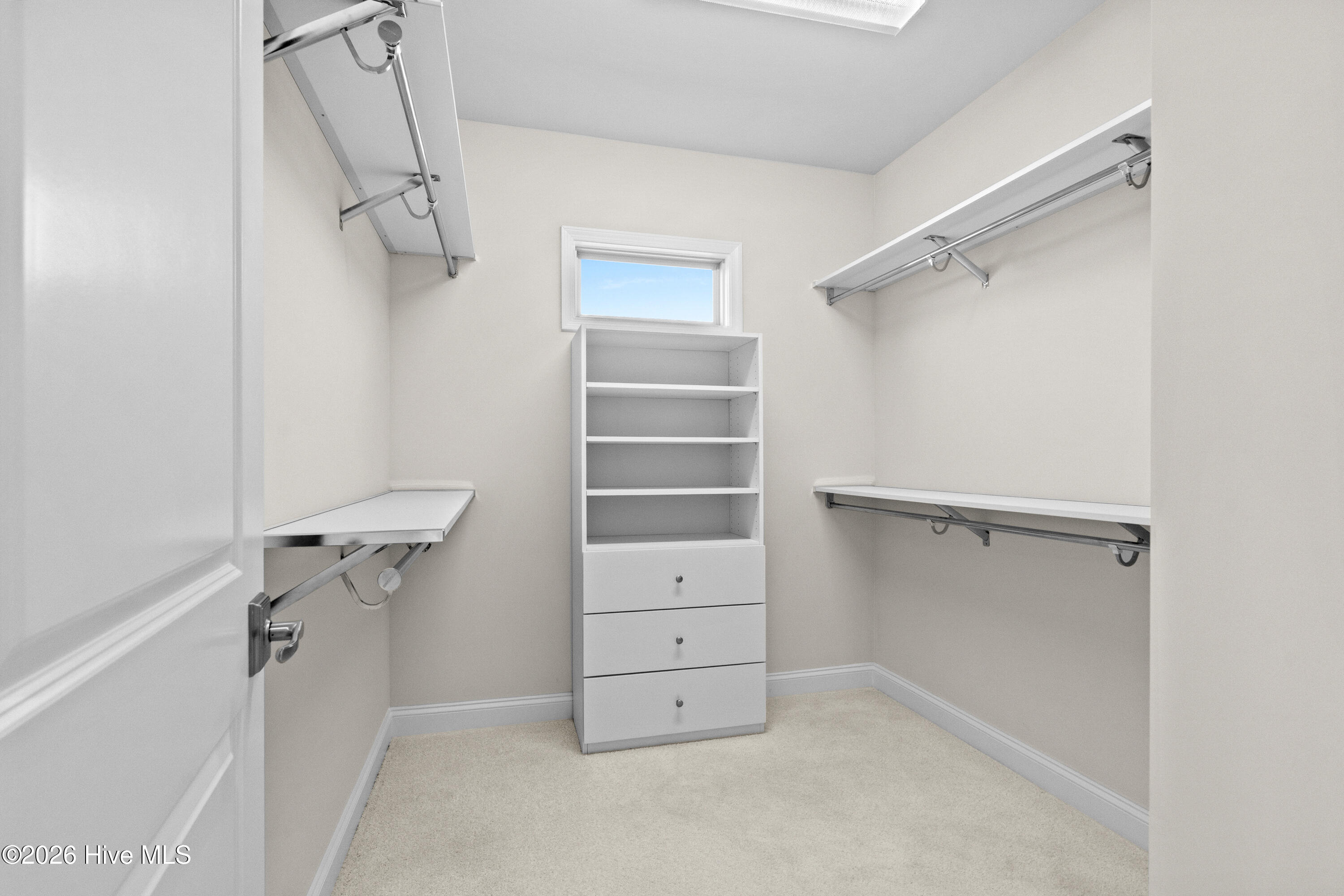 100563444 | Photo 34