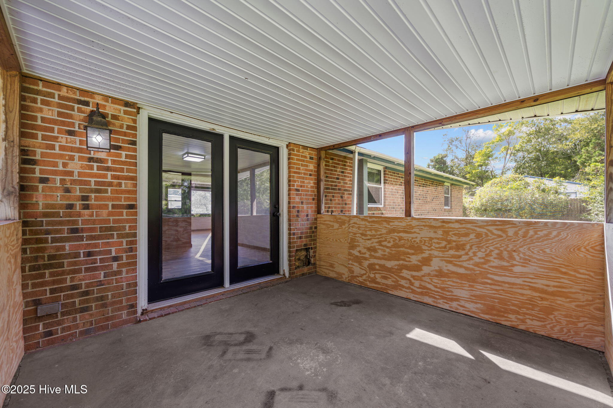 100534081 | Photo 33