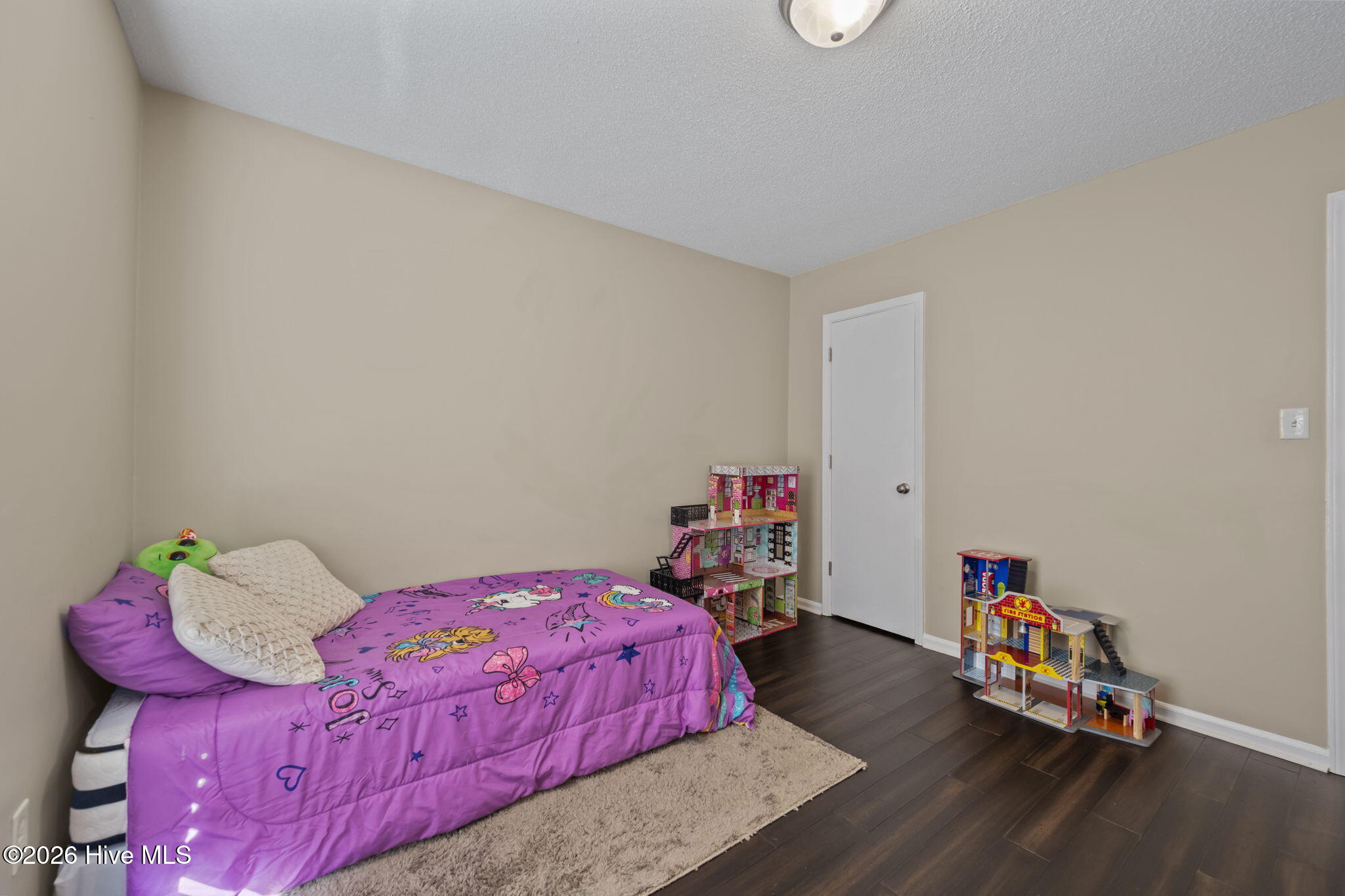 100548393 | Photo 27