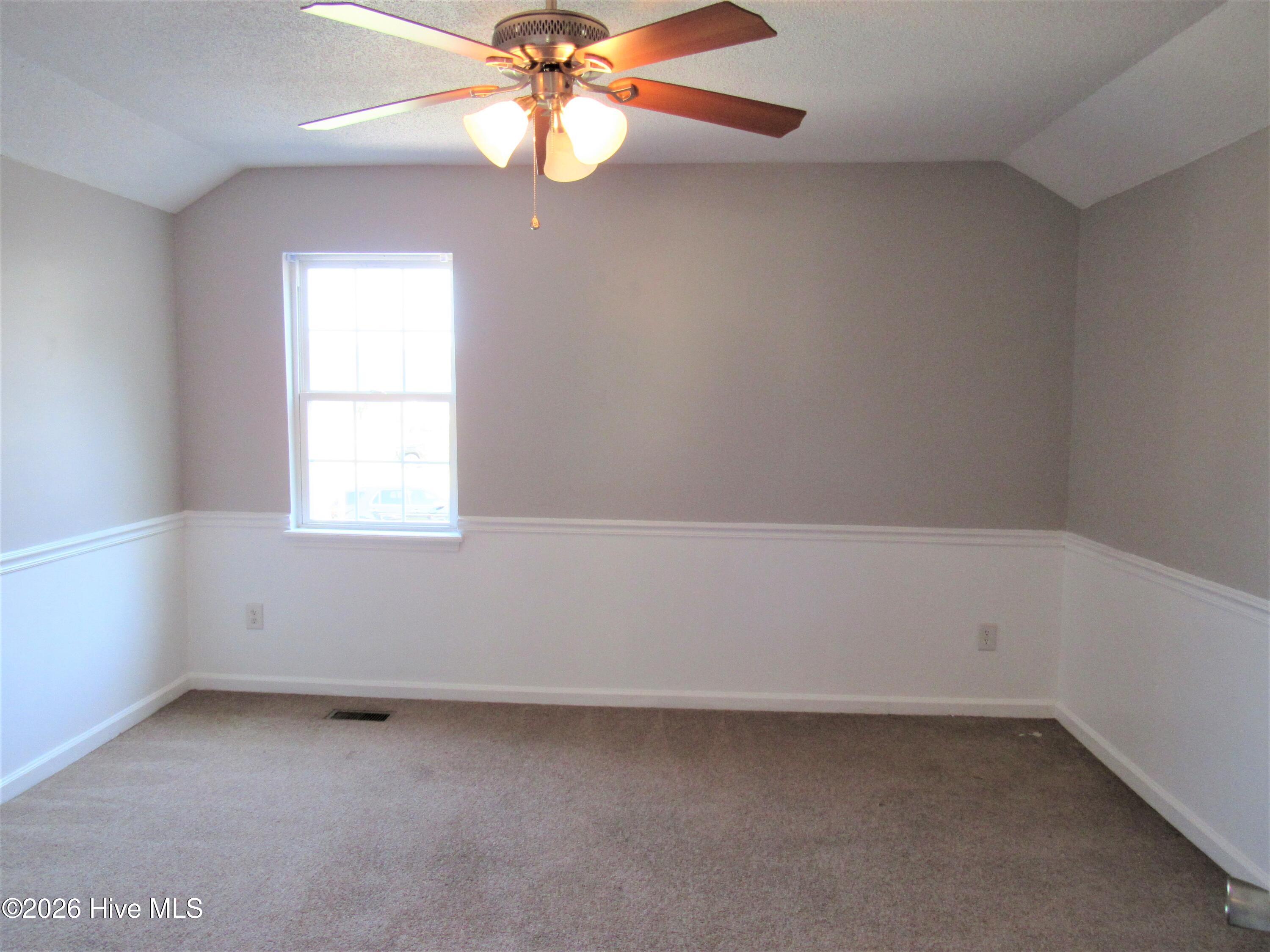 100558219 | Photo 26