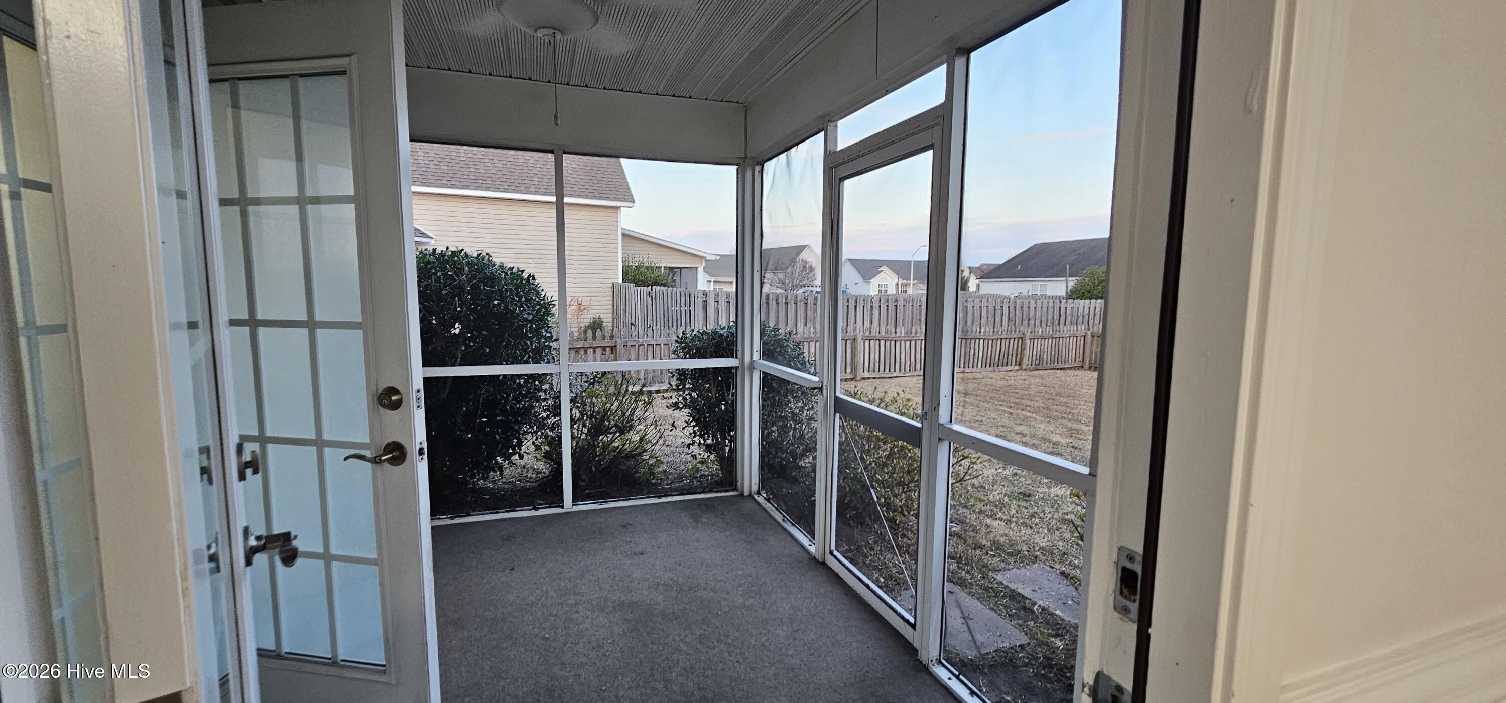 100548448 | Photo 19