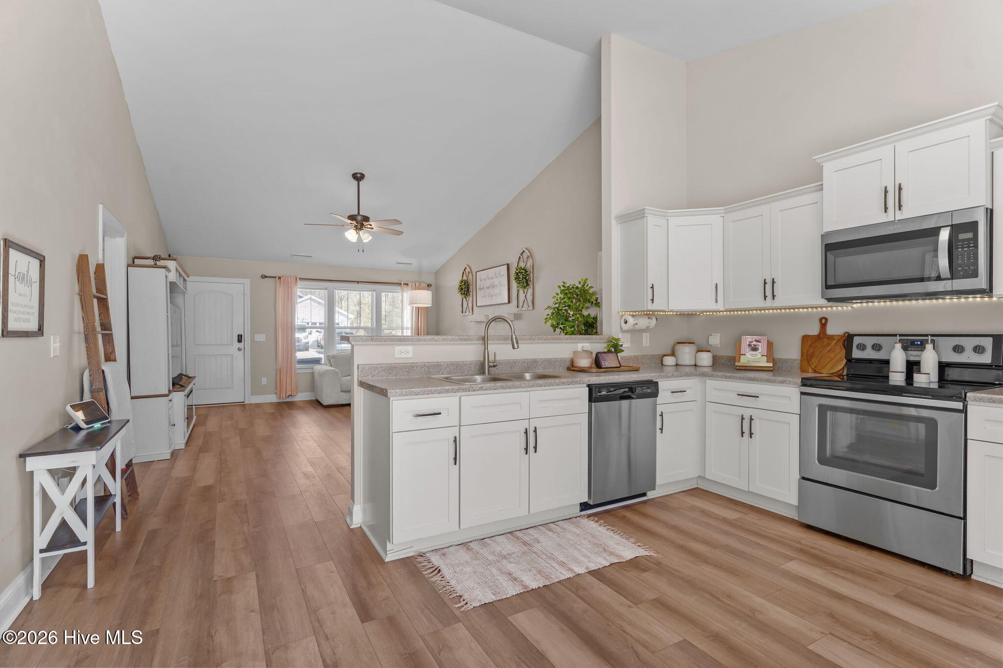 100550911 | Photo 16