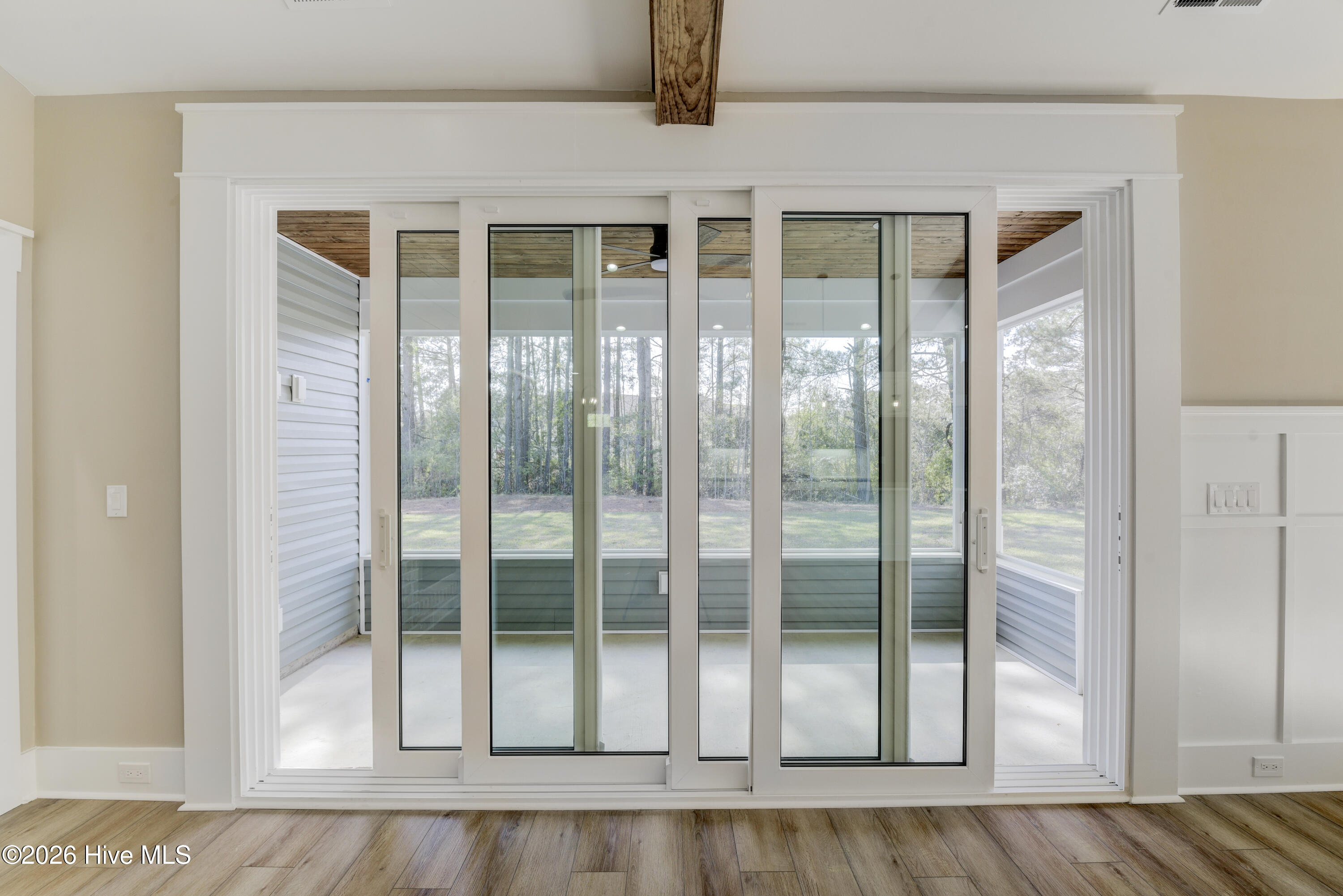 100541947 | Photo 16