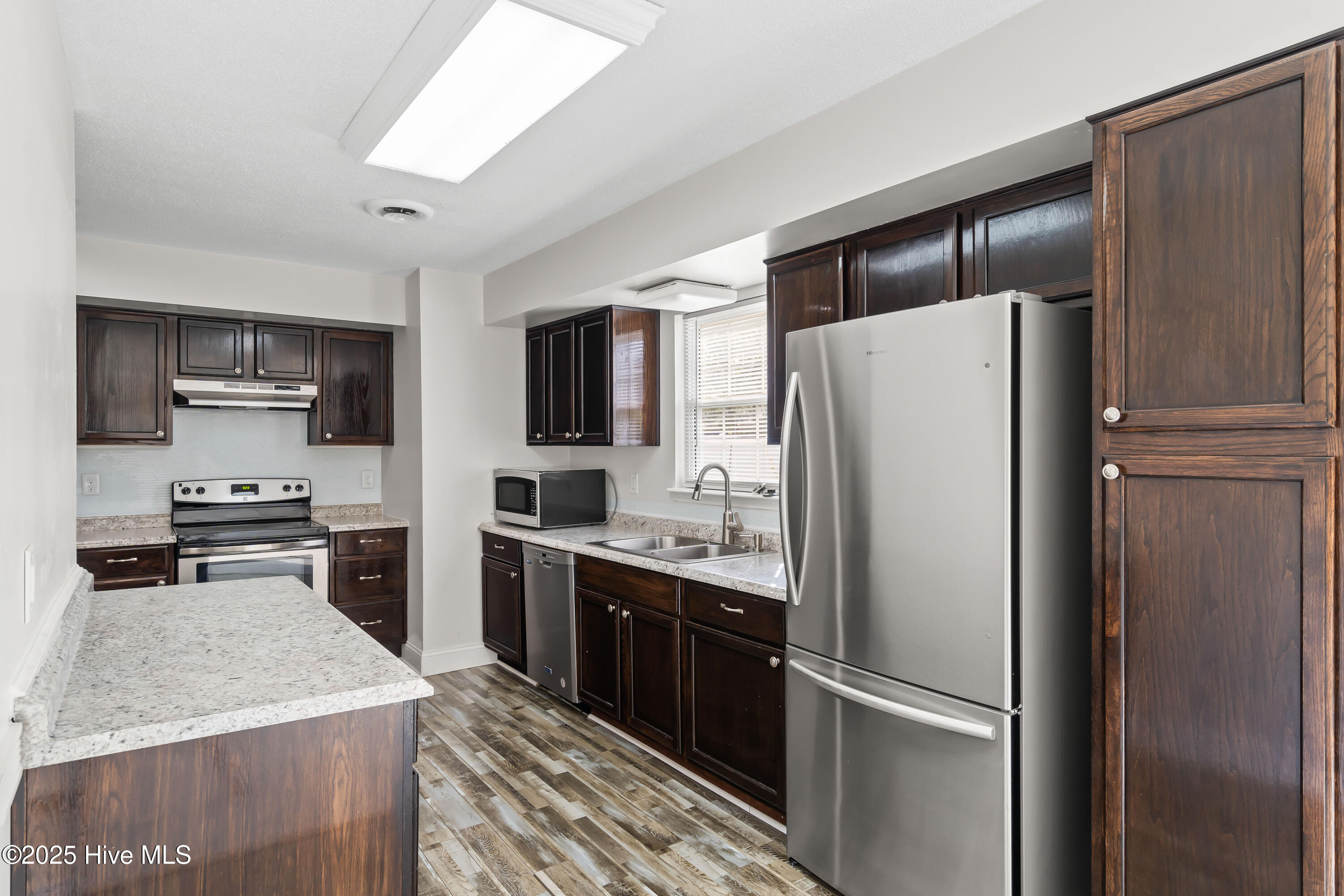 100566648 | Photo 11