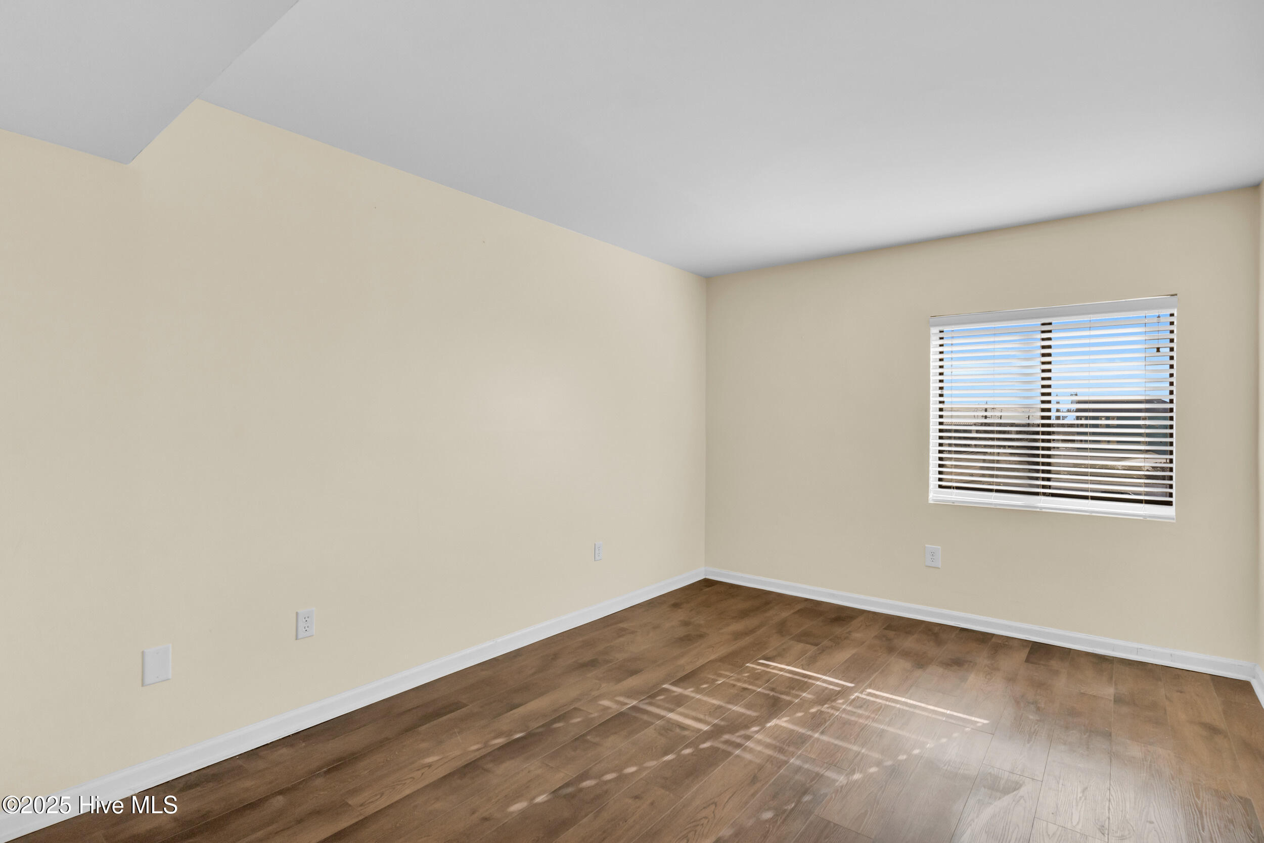 100541265 | Photo 30