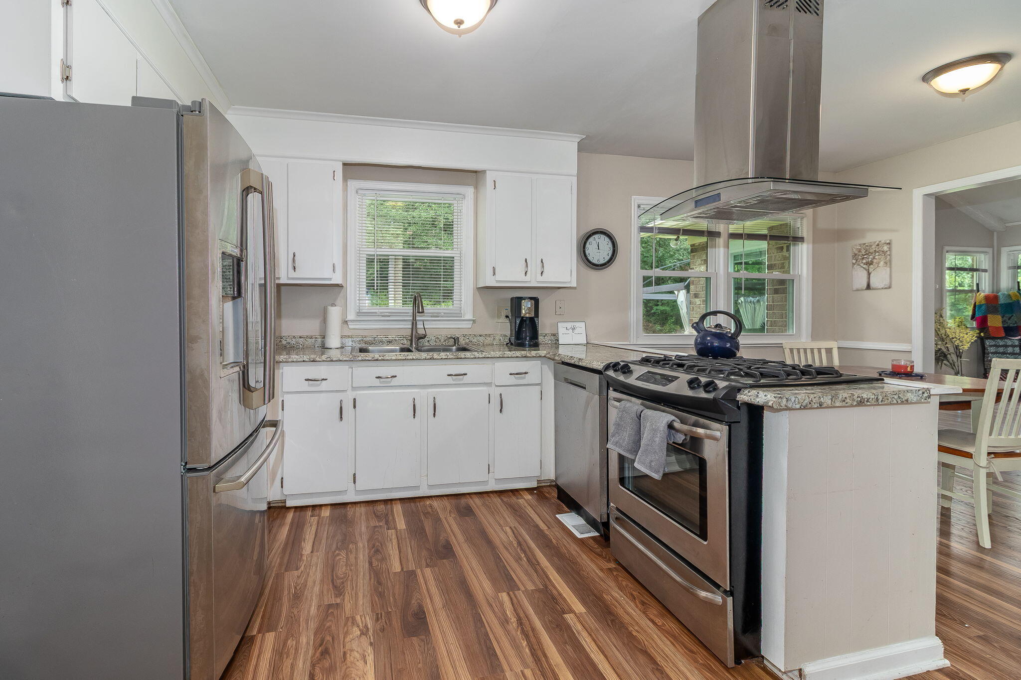 19-web-or-mls-105 DRESDEN DR A©--24