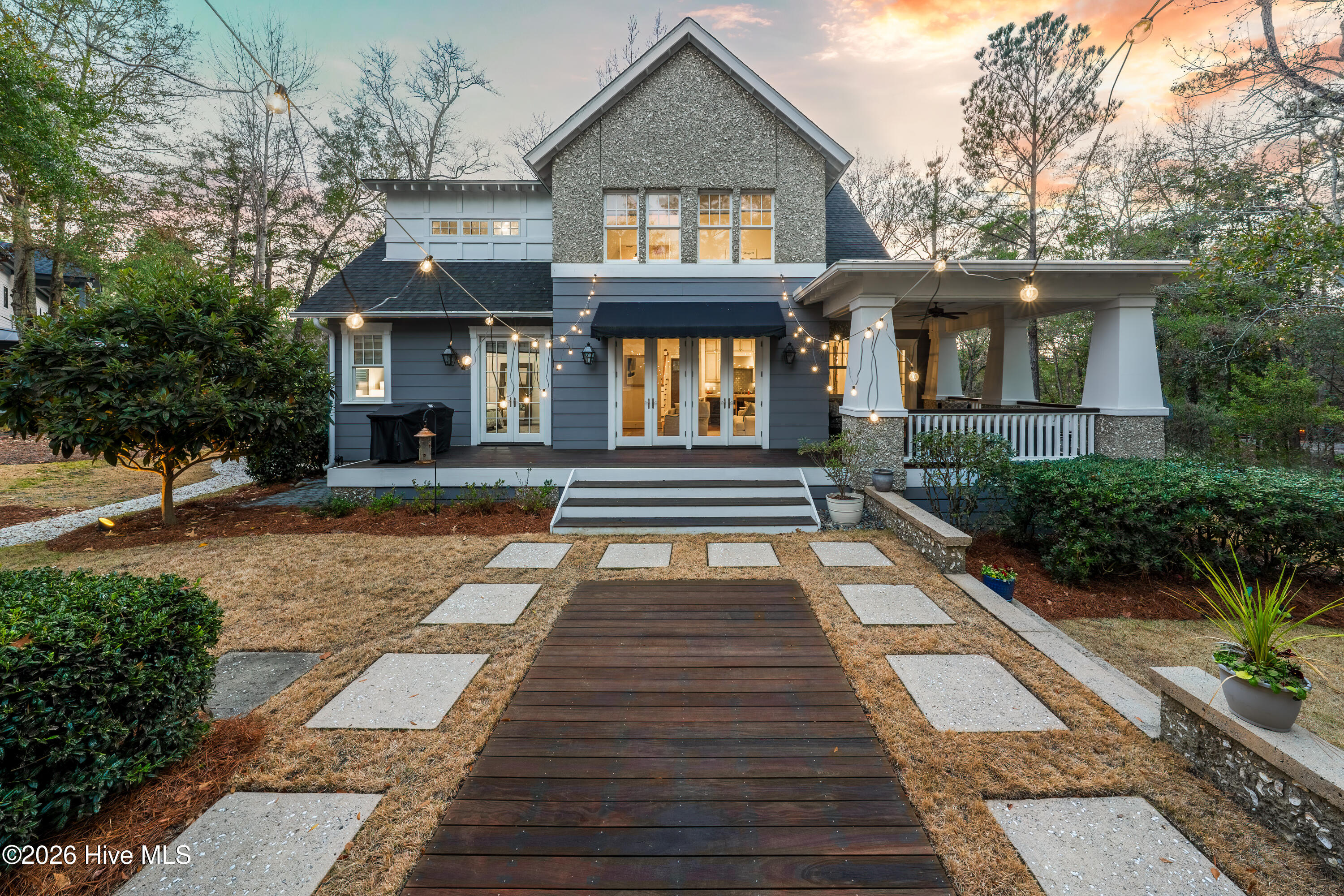 100549444 | Photo 61