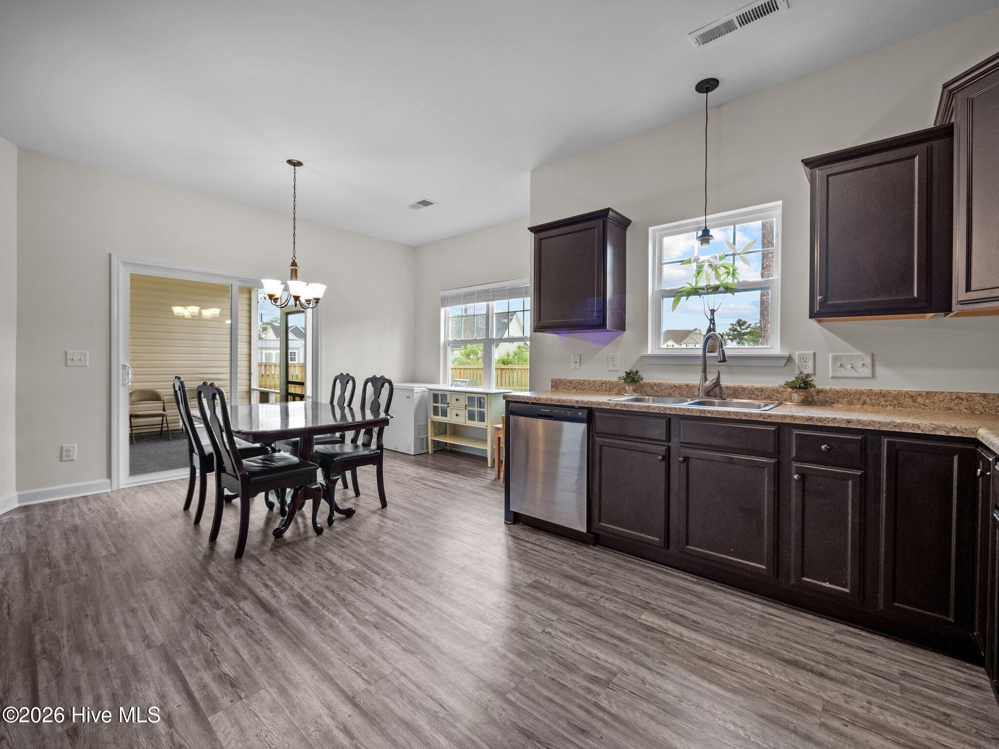 100561868 | Photo 23