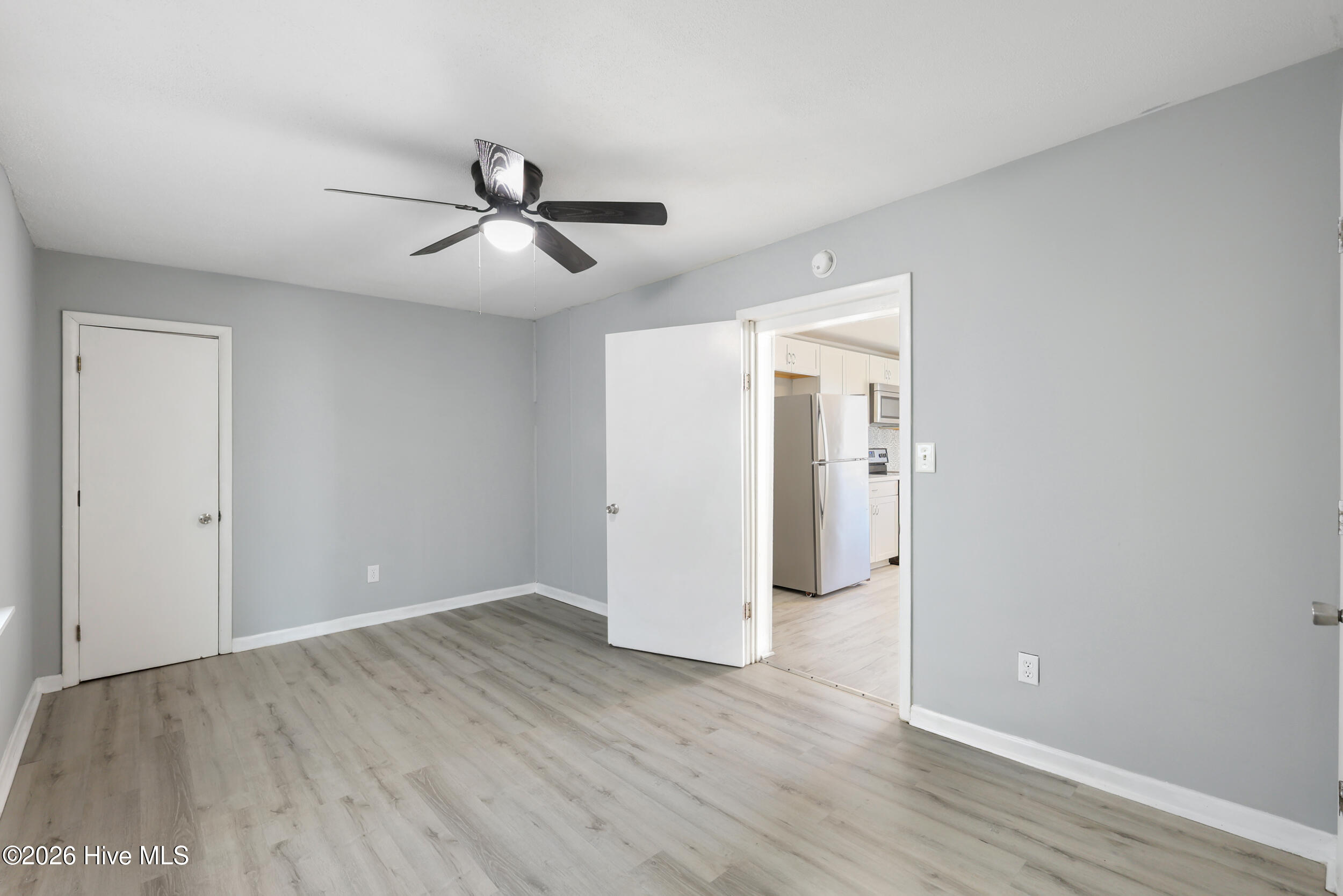 100561593 | Photo 14