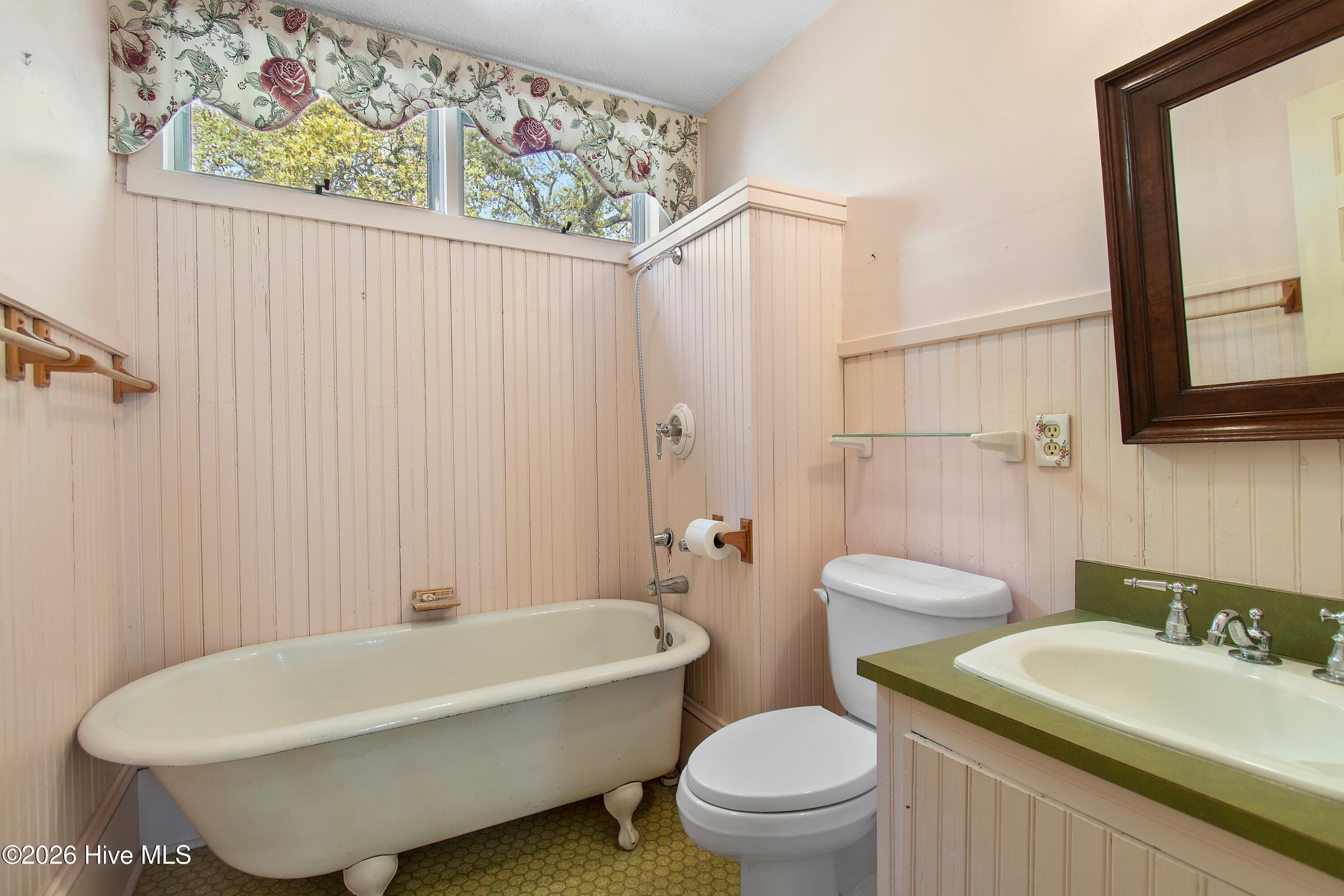 100566206 | Photo 51