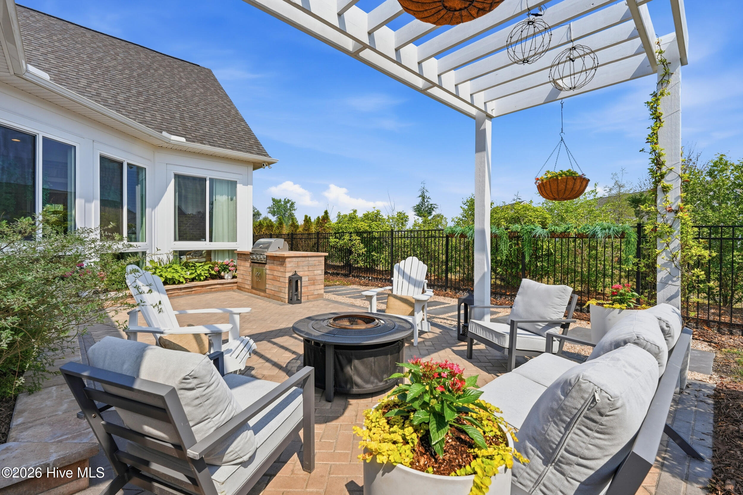 100567484 | Photo 51