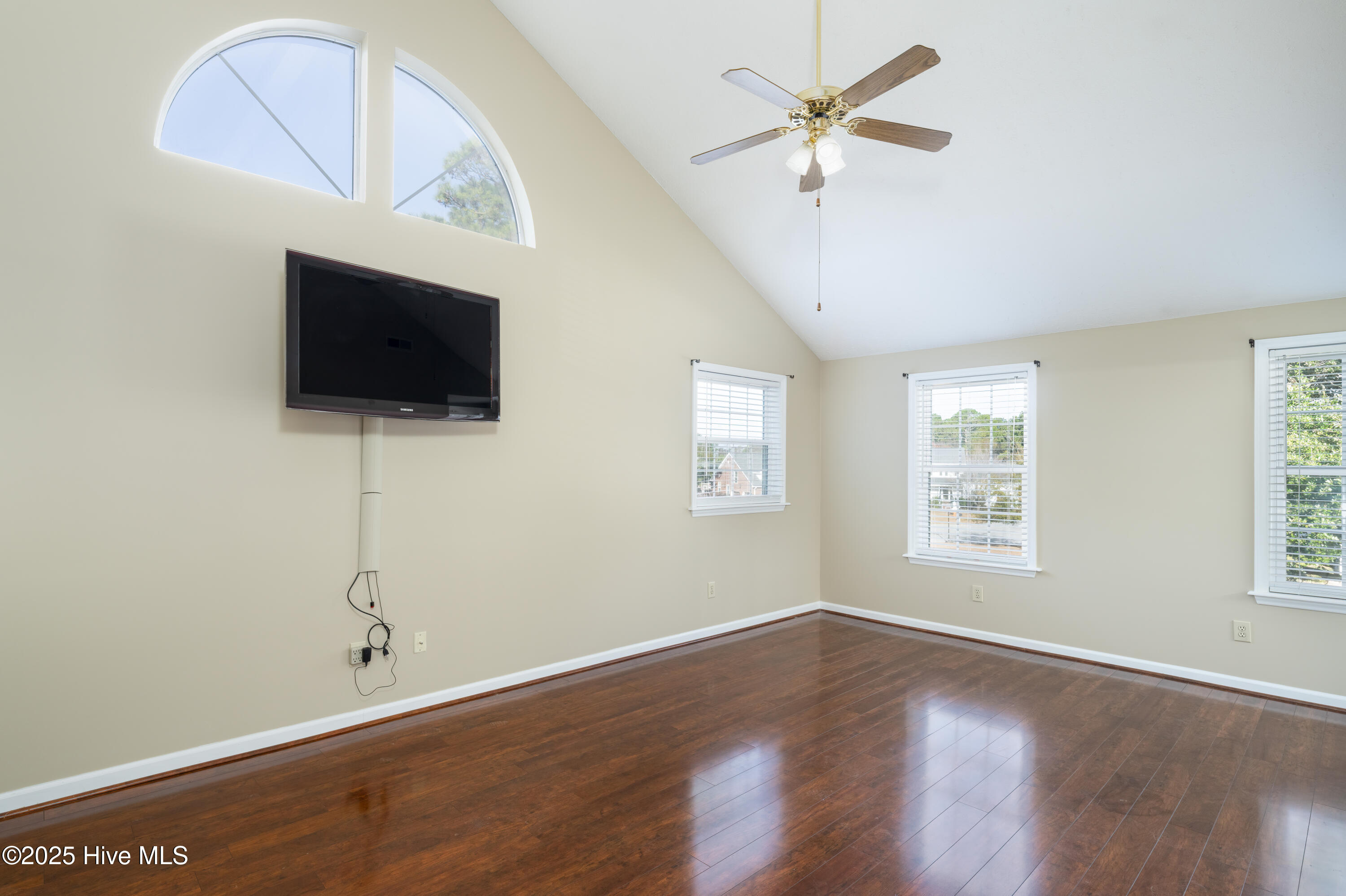 100547414 | Photo 19