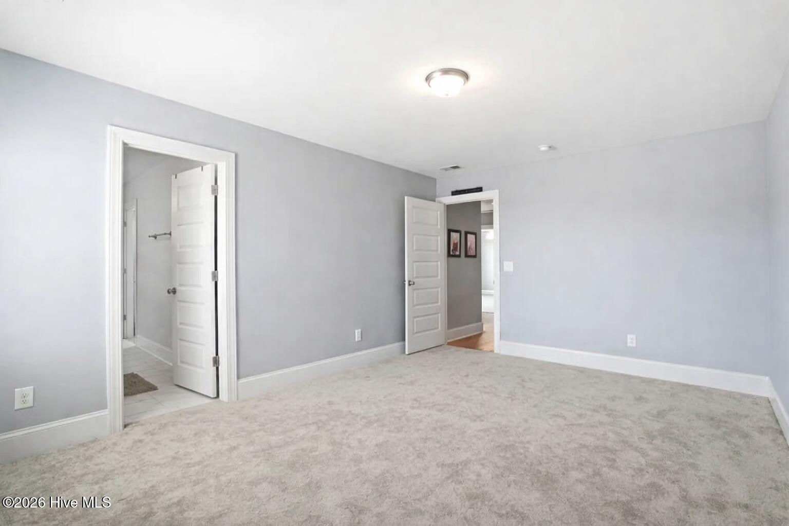 100563287 | Photo 77