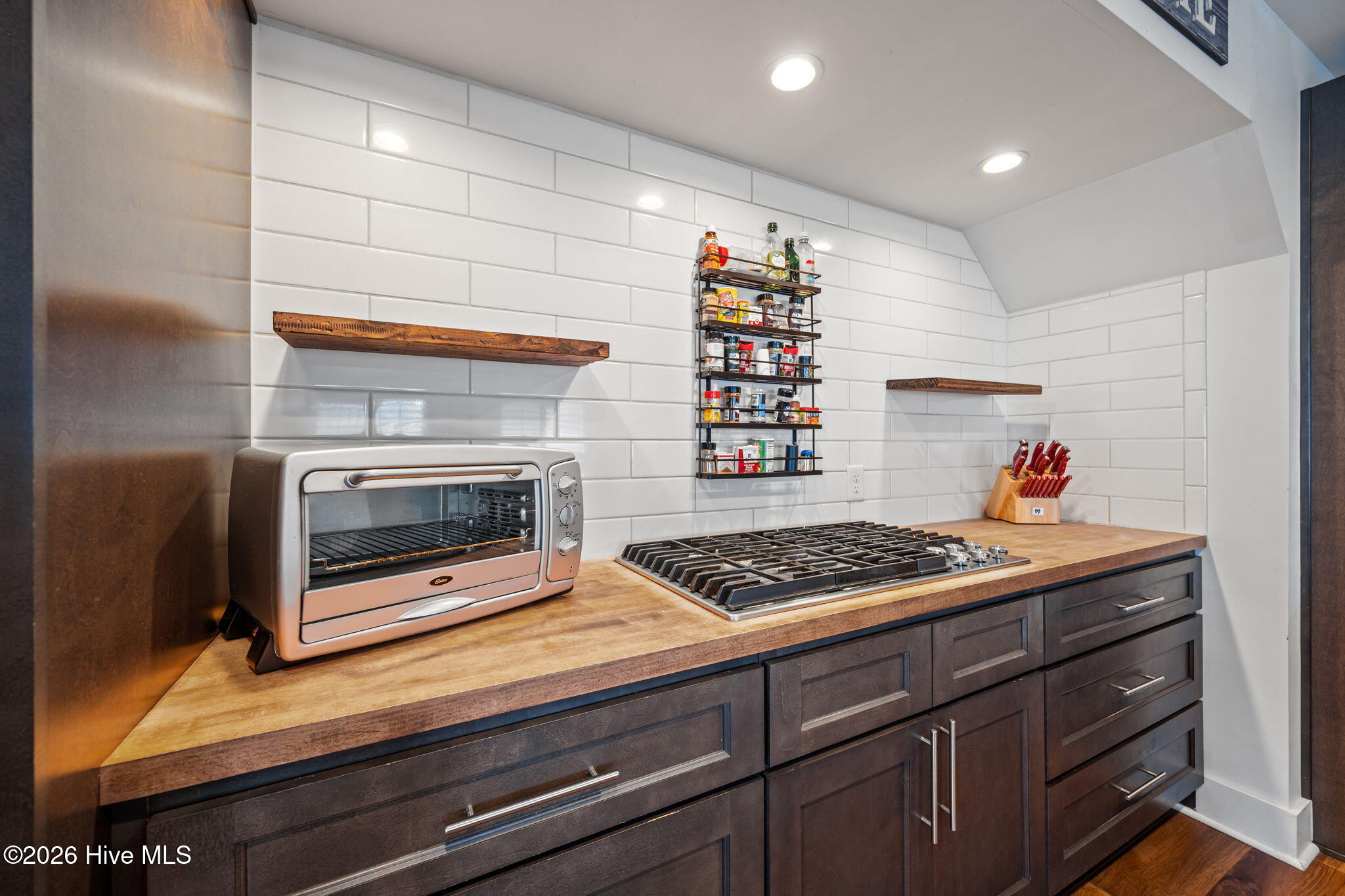 100569137 | Photo 33