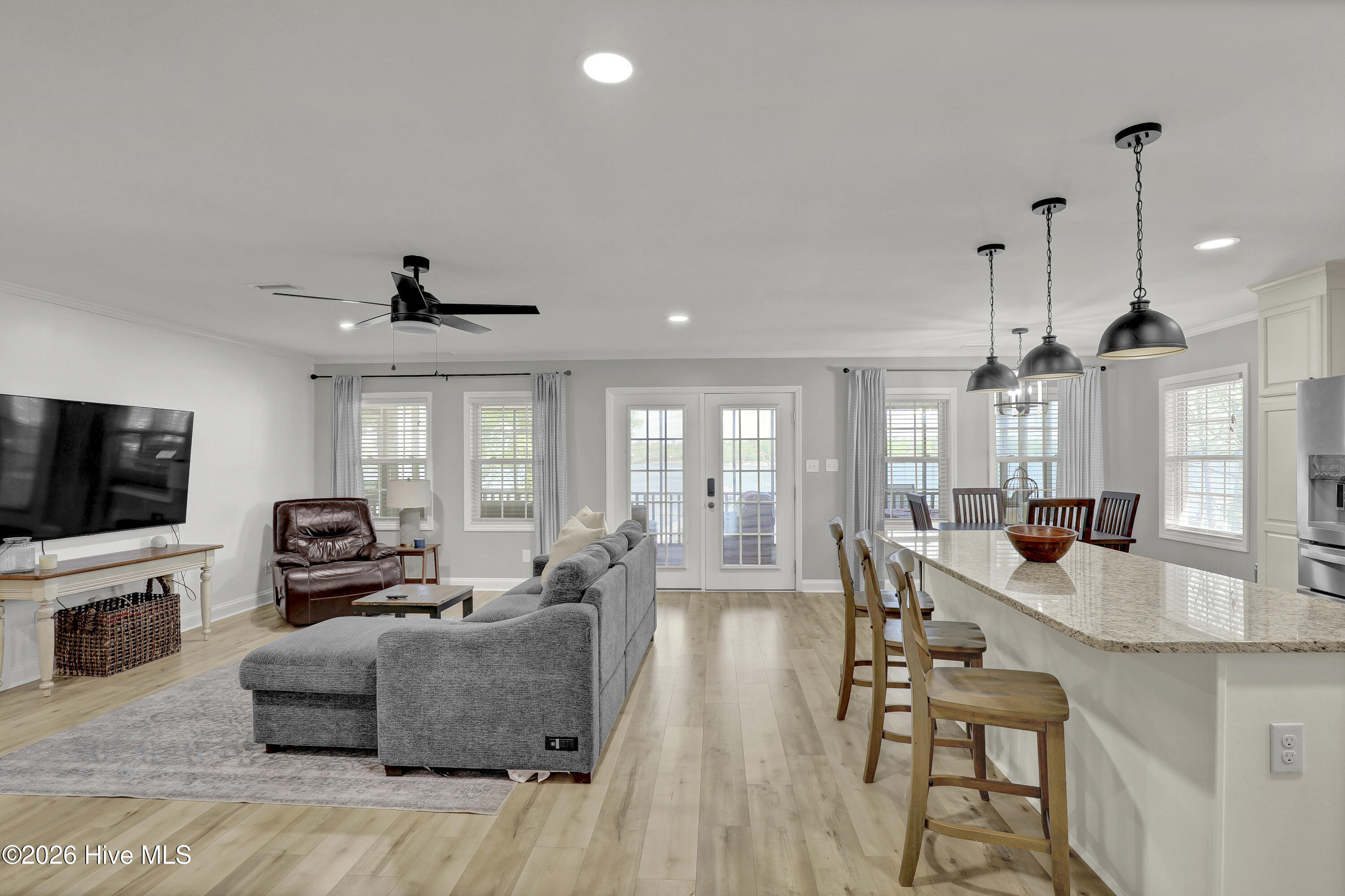 100566573 | Photo 11